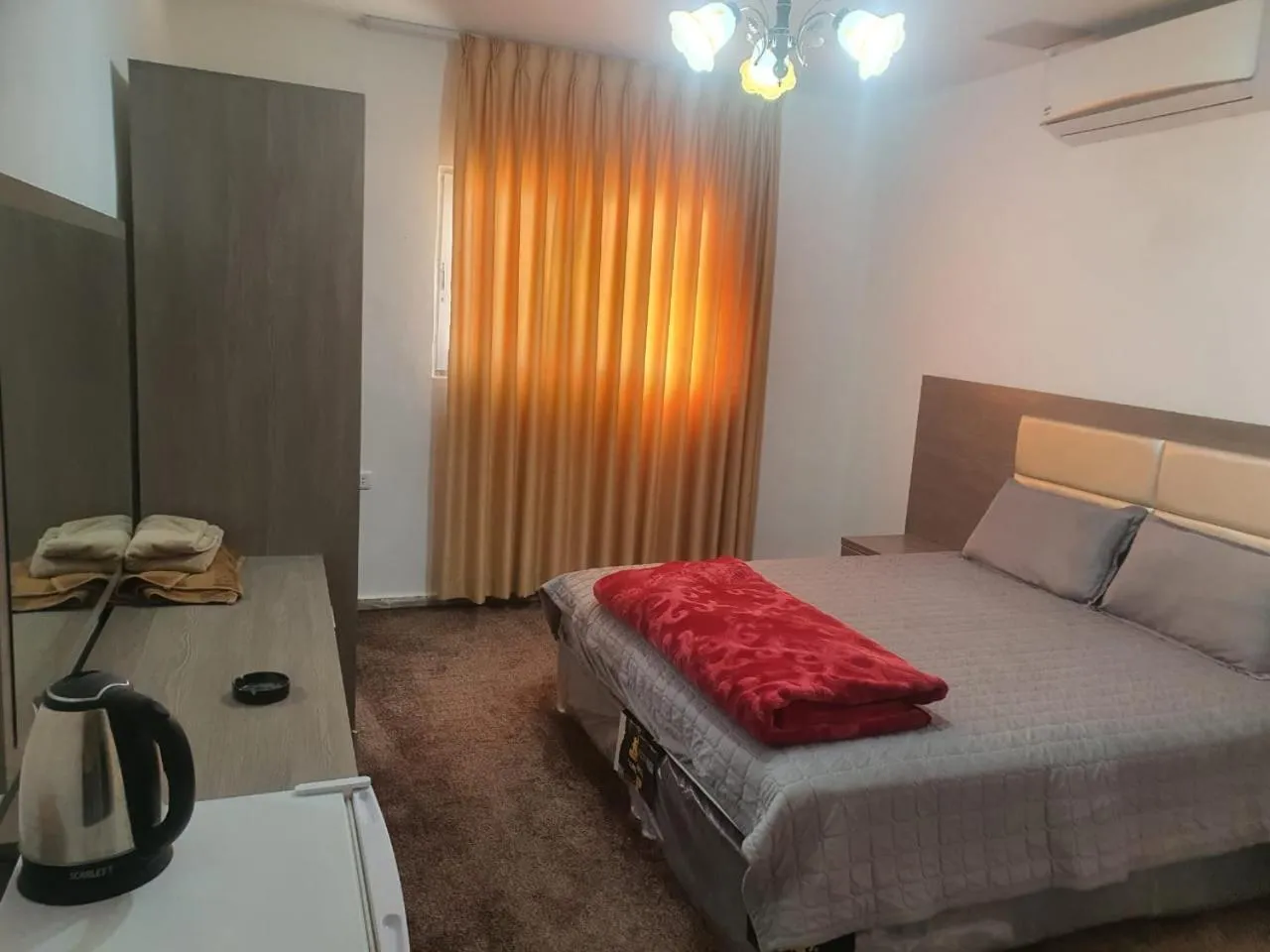 Bed in Alfares Hotel