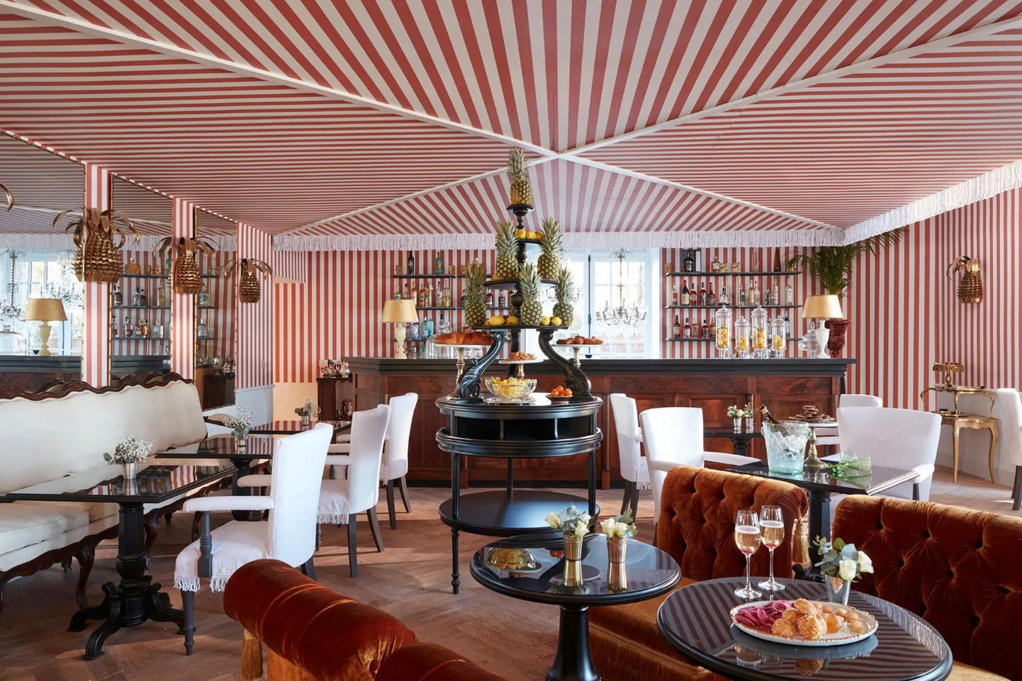 Lounge or bar in Château de Théoule