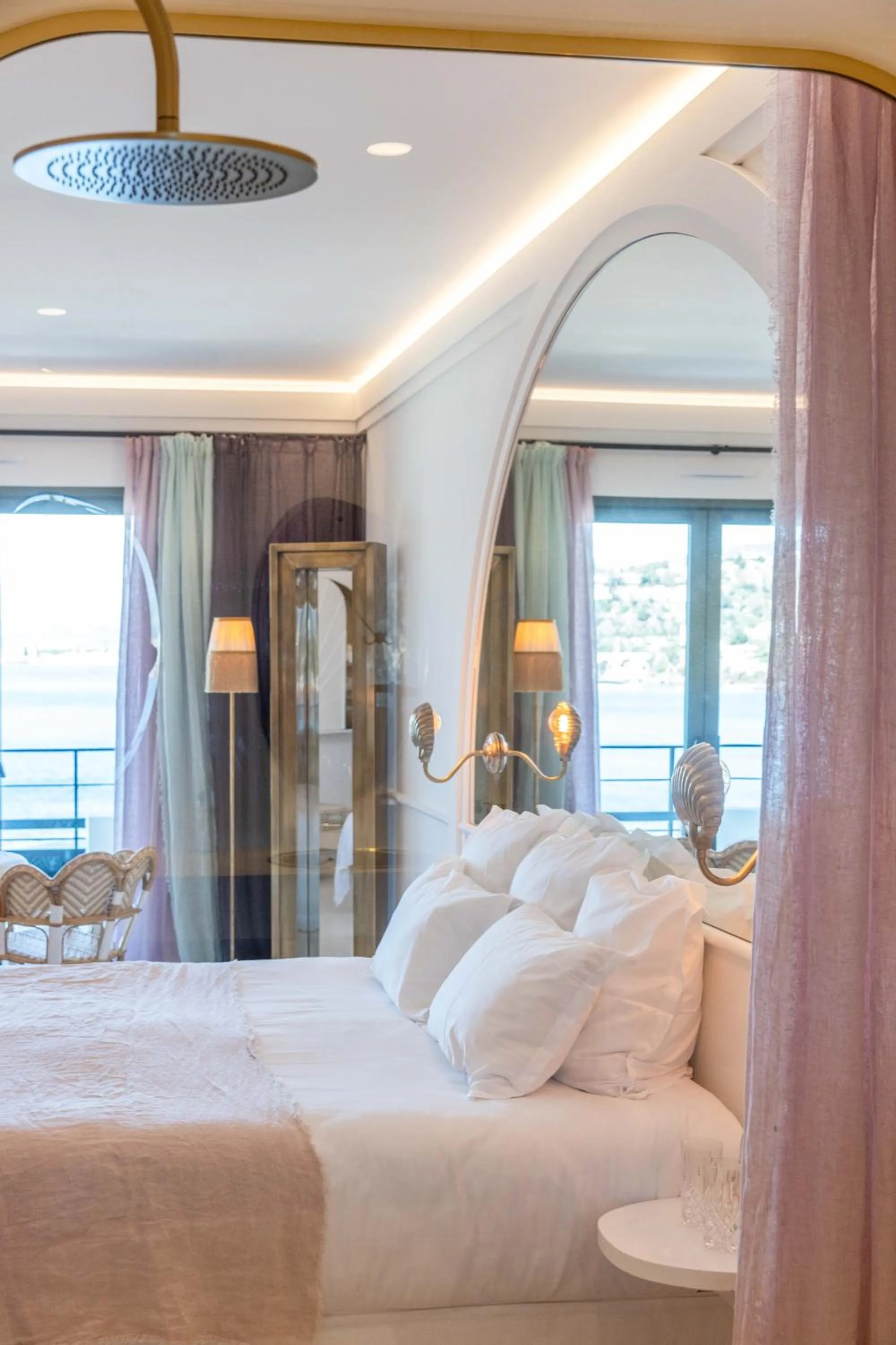 Bed in Château de Théoule