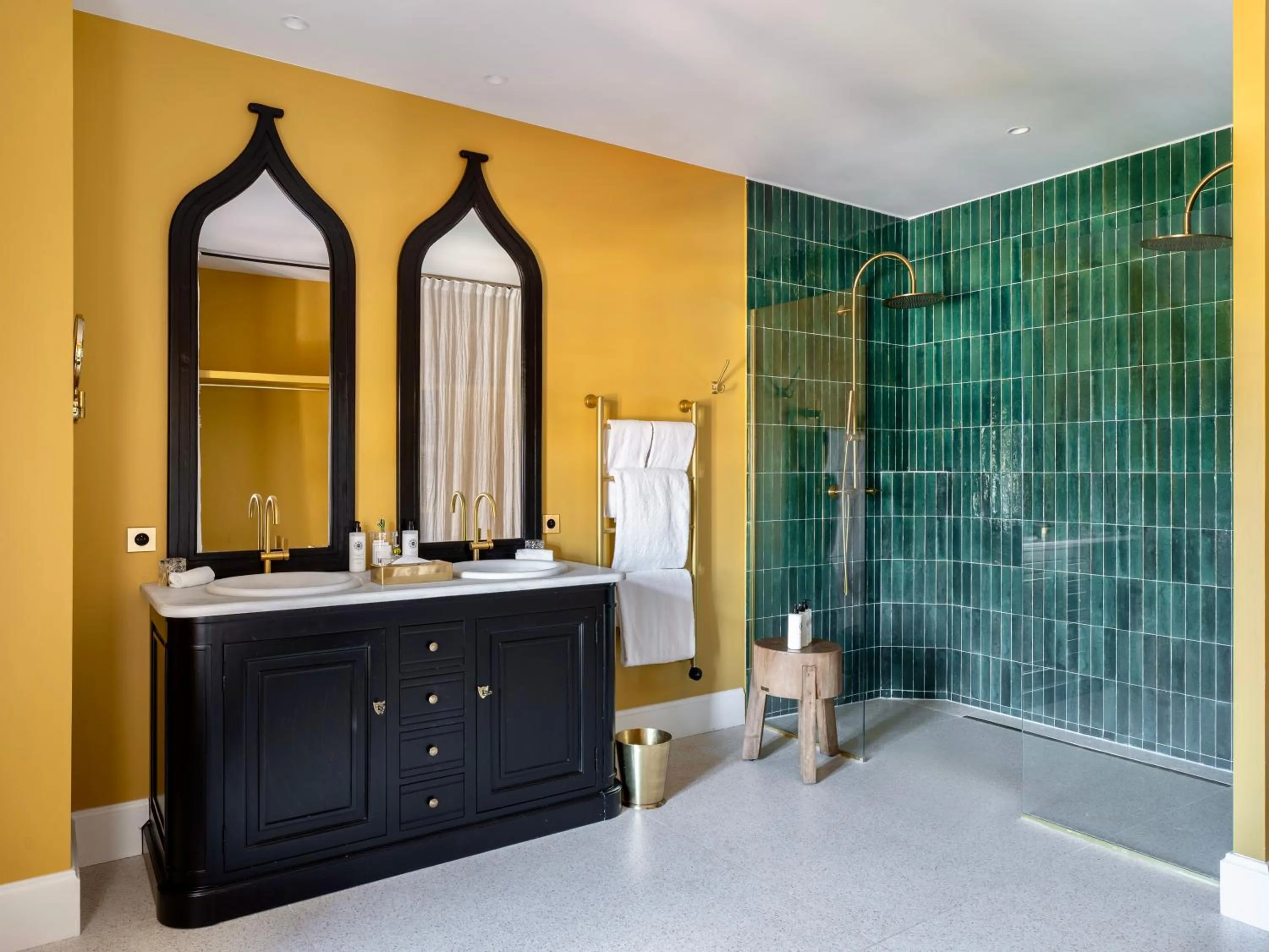 Shower in Château de Théoule