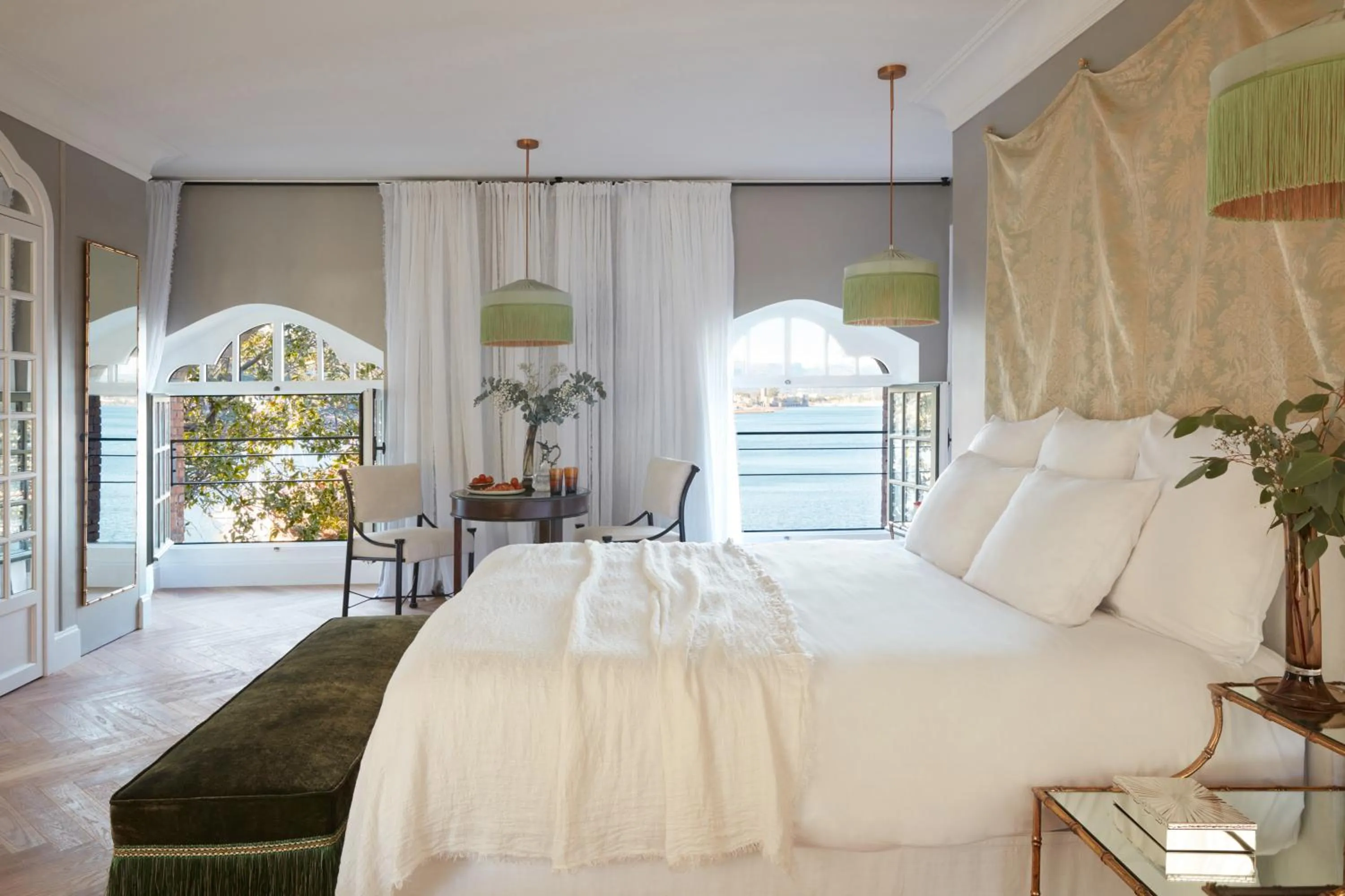 Photo of the whole room, Bed in Château de Théoule