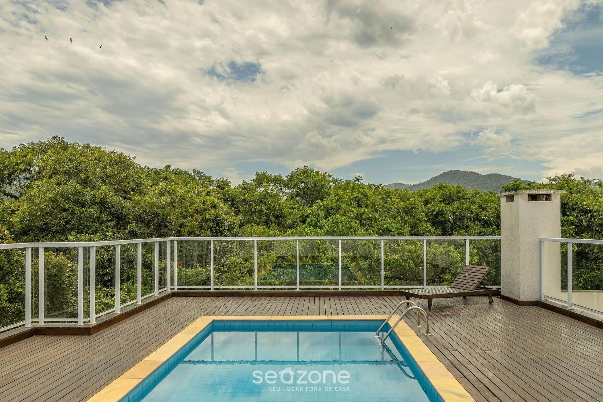 RJI - Apartamentos próximos da praia de Itaguá