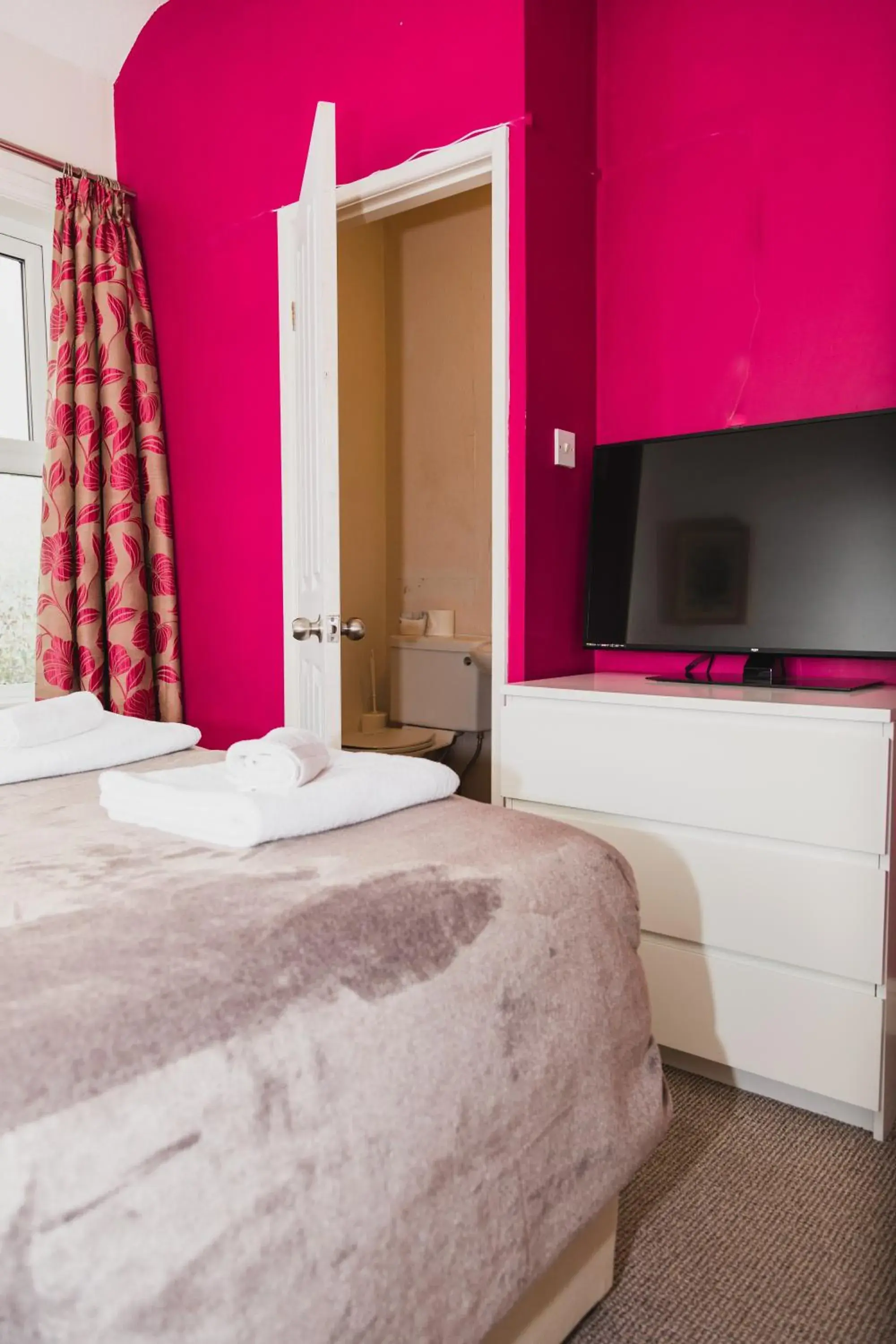 Budget Double Room in The Beechwood Budget Double Room in The Beechwood