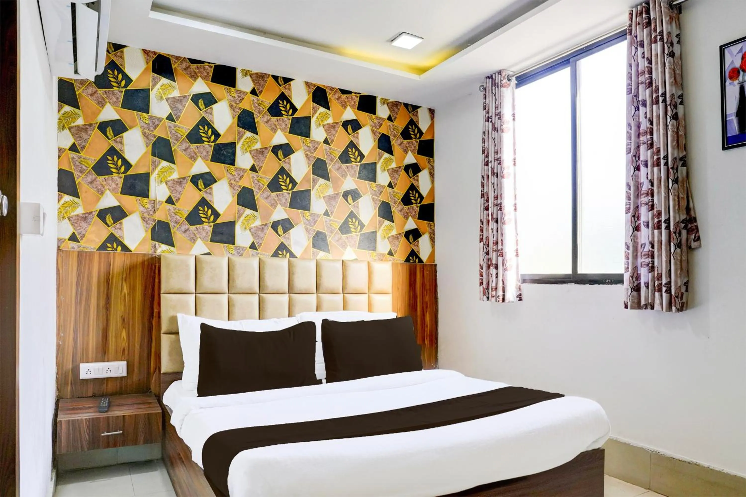 Bedroom, Bed in Hotel O by OYO Angel Park