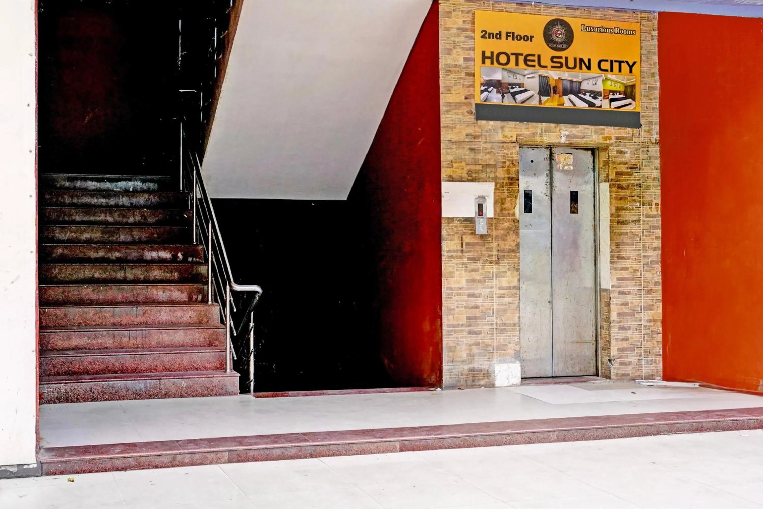 Facade/entrance in Hotel O by OYO Angel Park