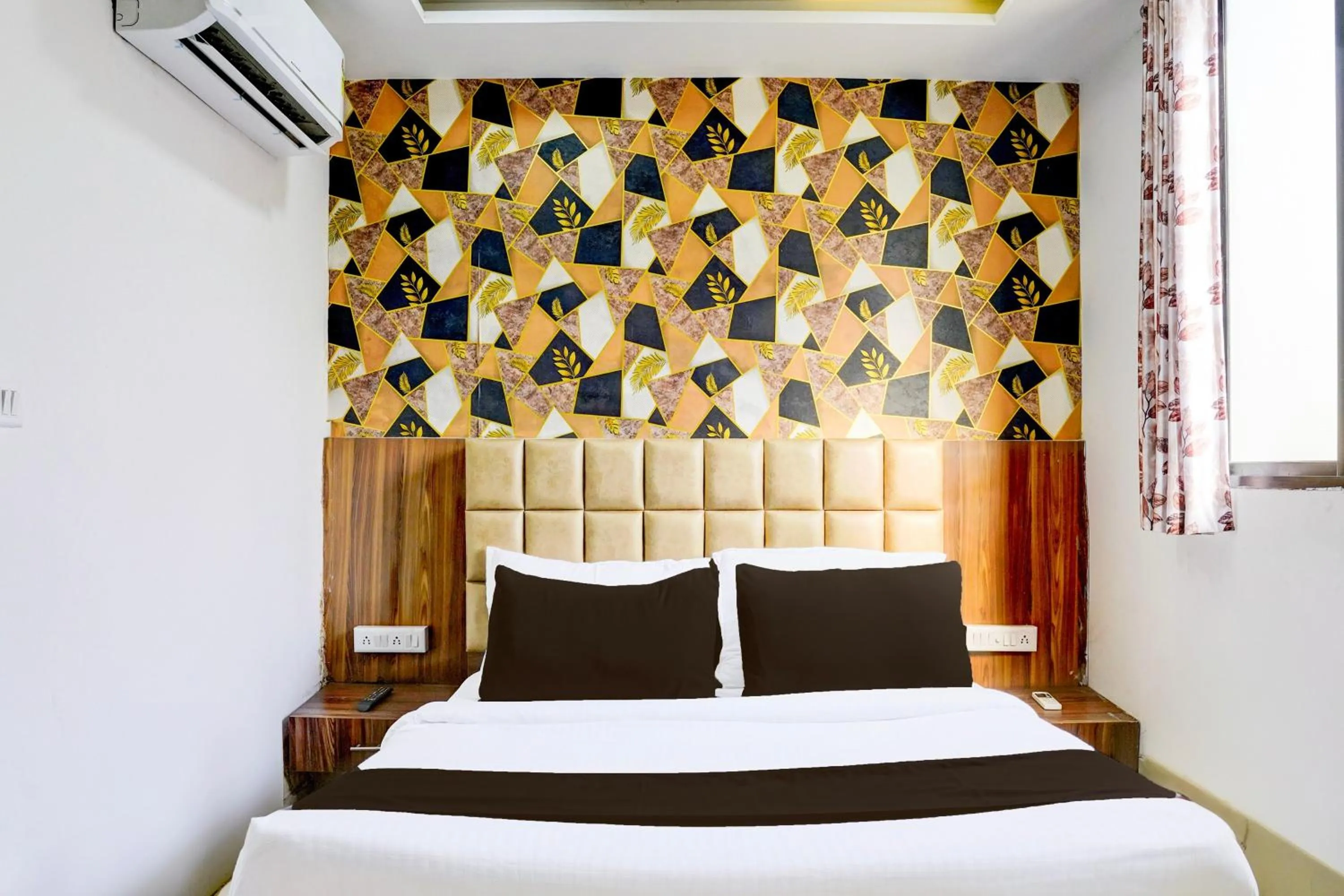 Bedroom, Bed in Hotel O by OYO Angel Park