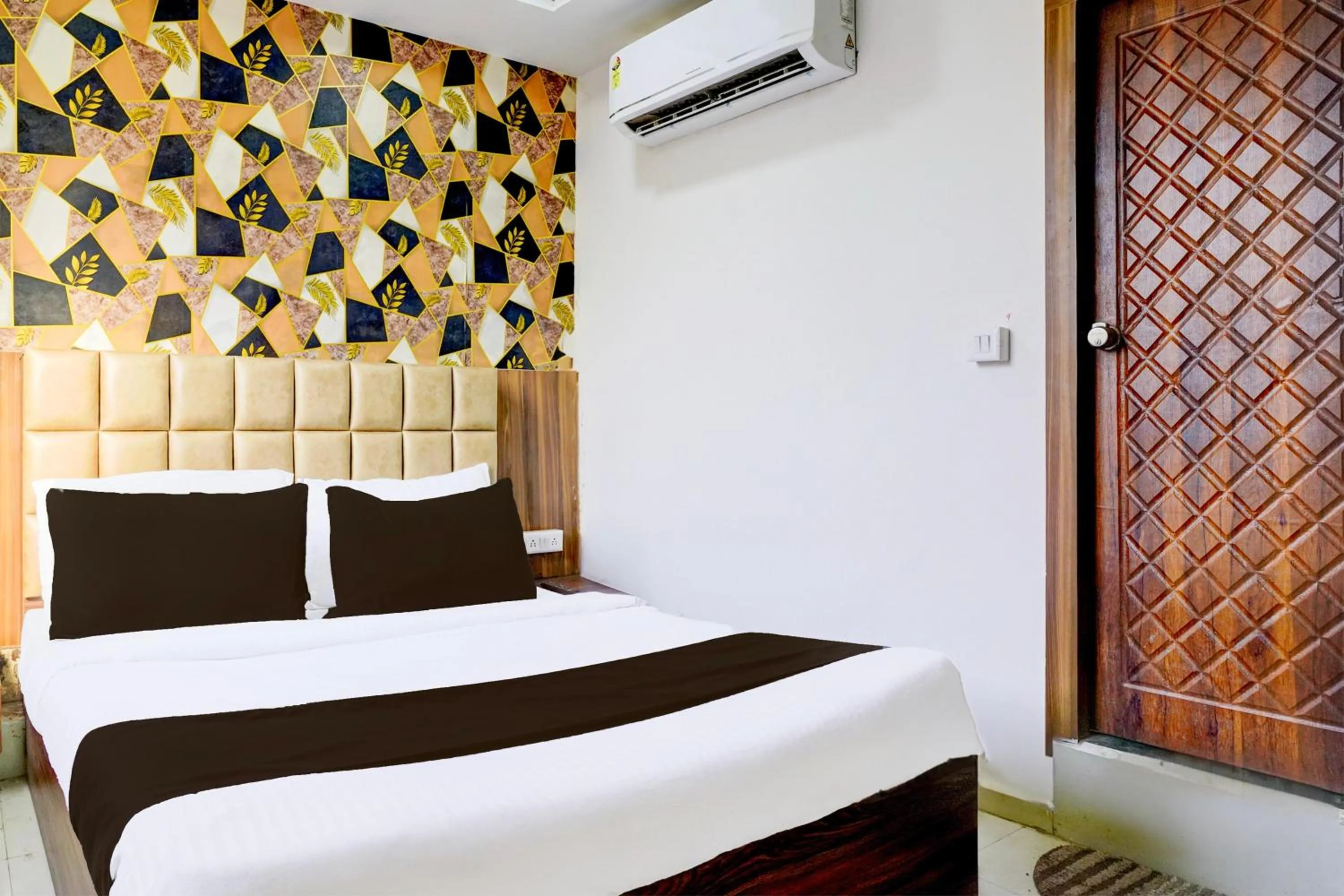 Bedroom, Bed in Hotel O by OYO Angel Park