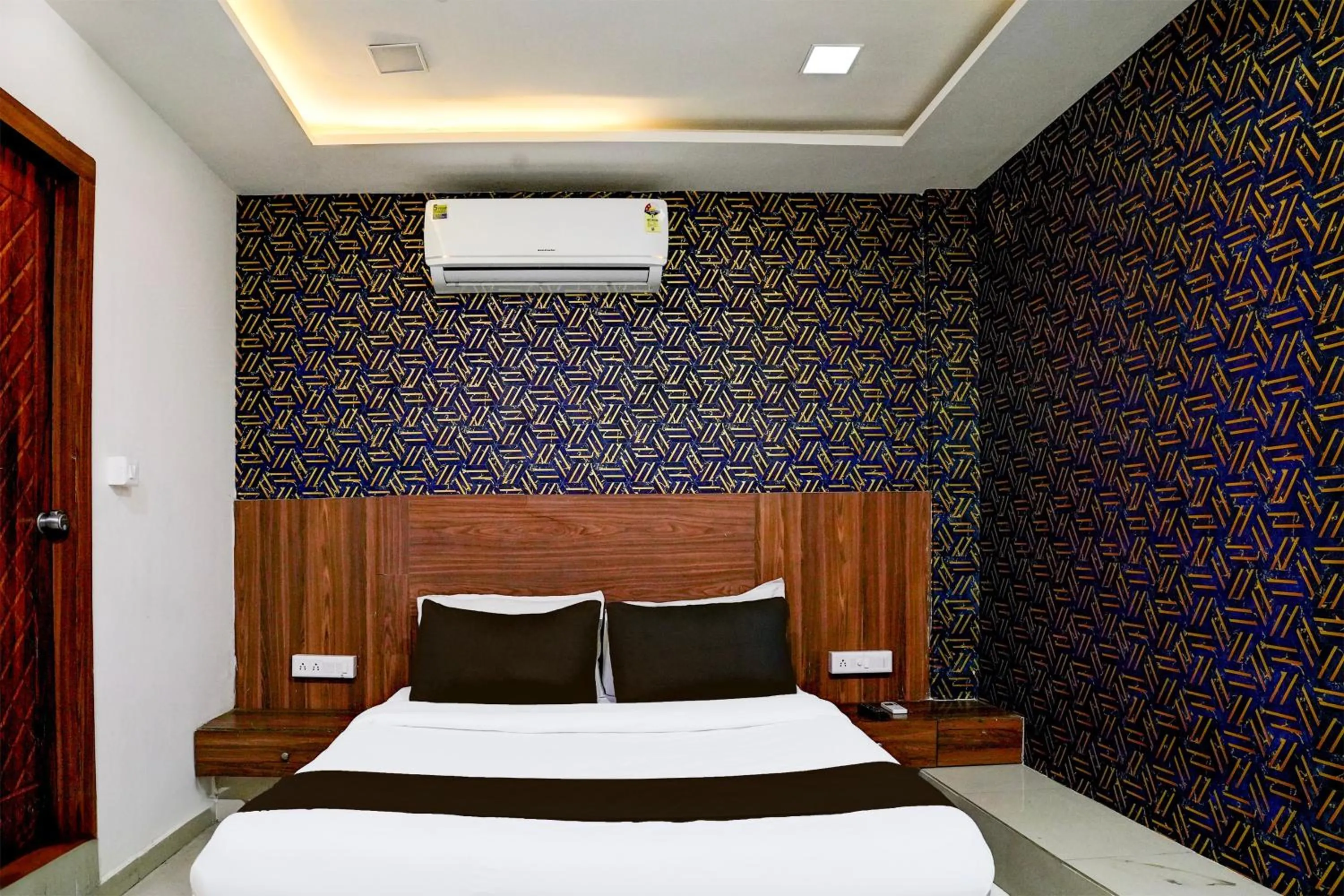 Bedroom, Bed in Hotel O by OYO Angel Park