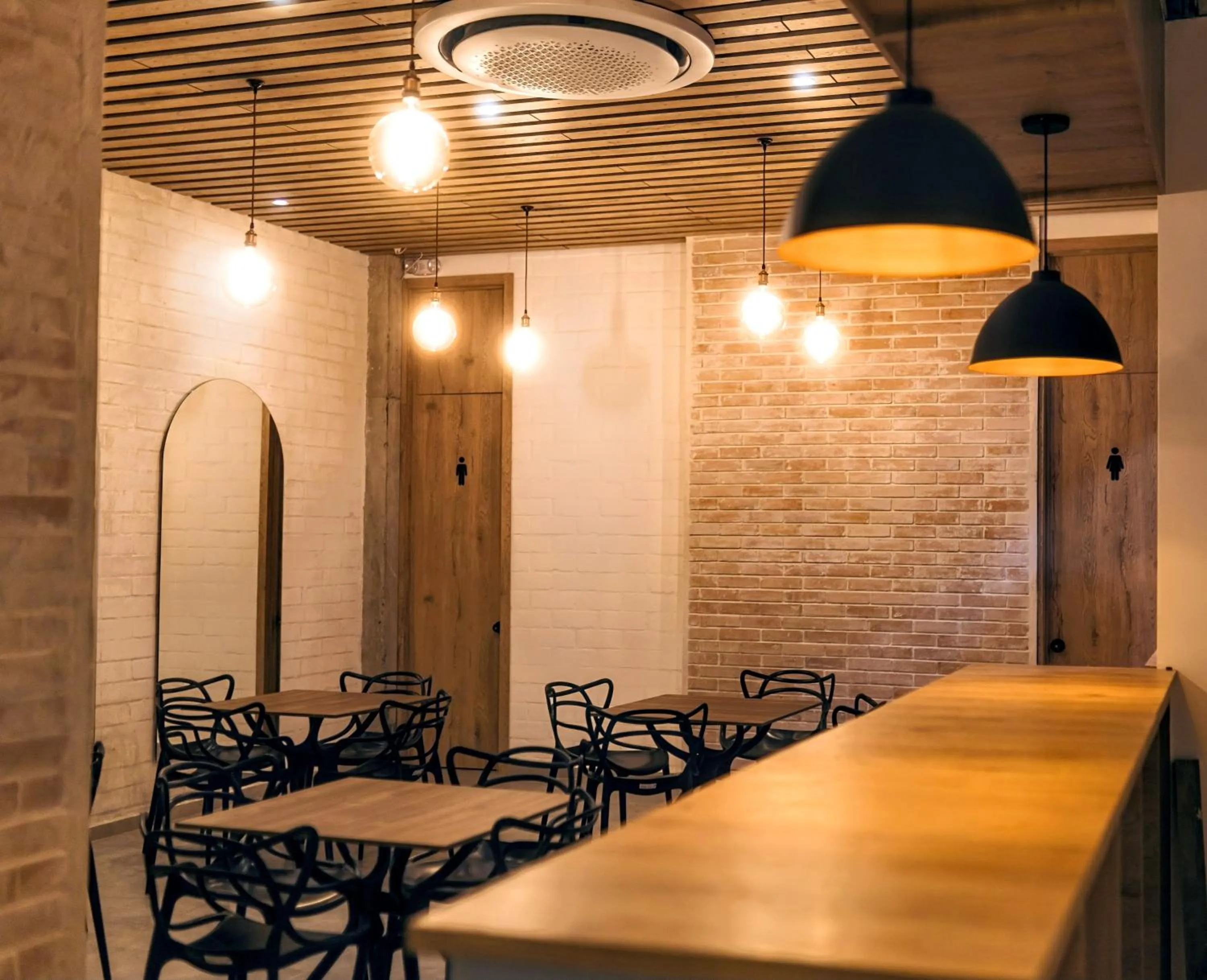 Restaurant/places to eat in Altio Hotel