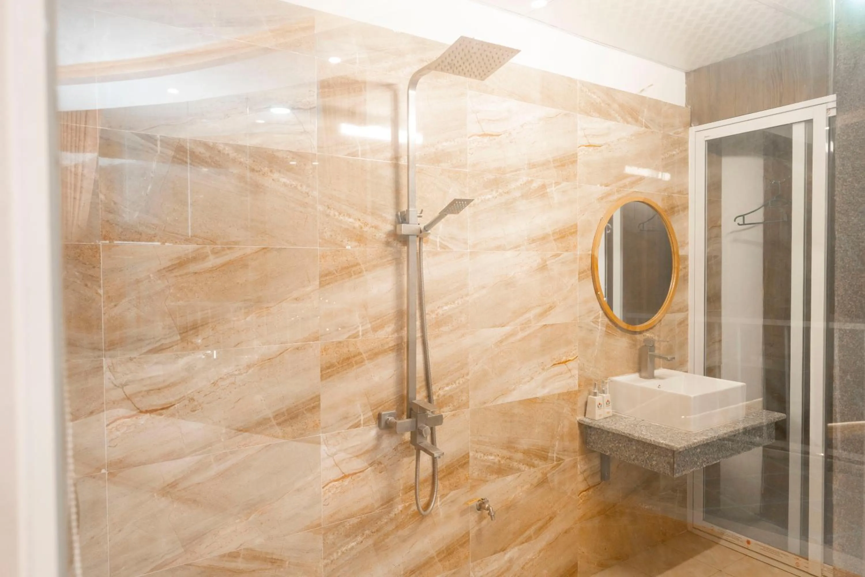 Bathroom in Biển Đông COMPLEX