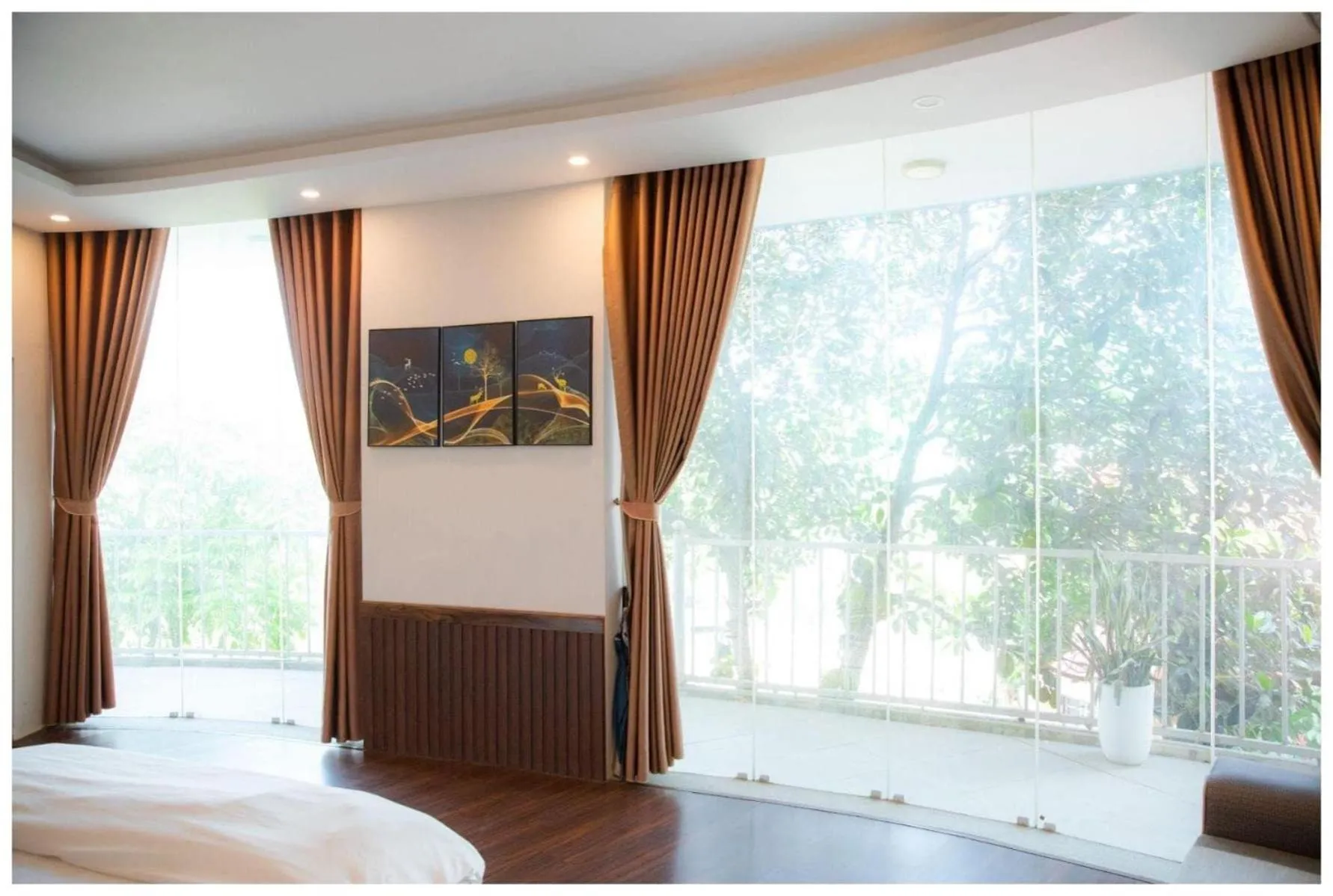 Bed in Biển Đông COMPLEX