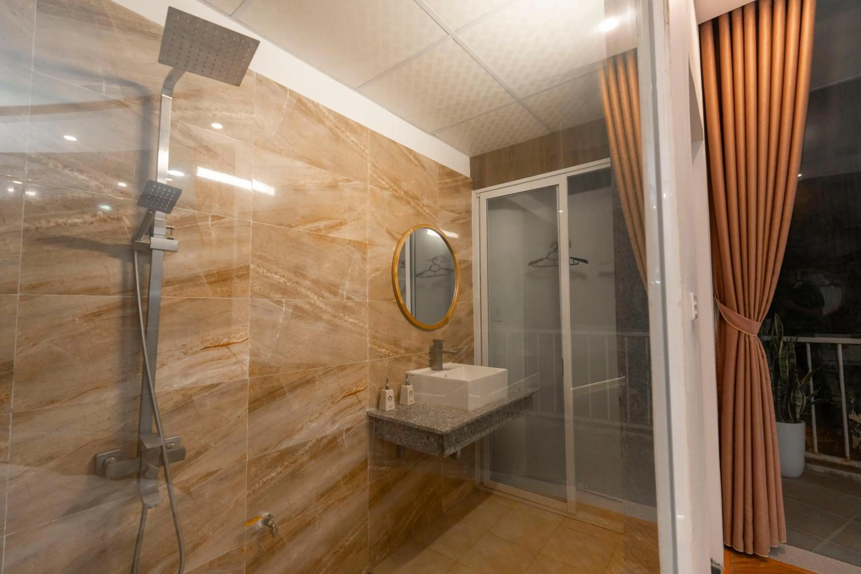 Toilet in Biển Đông COMPLEX