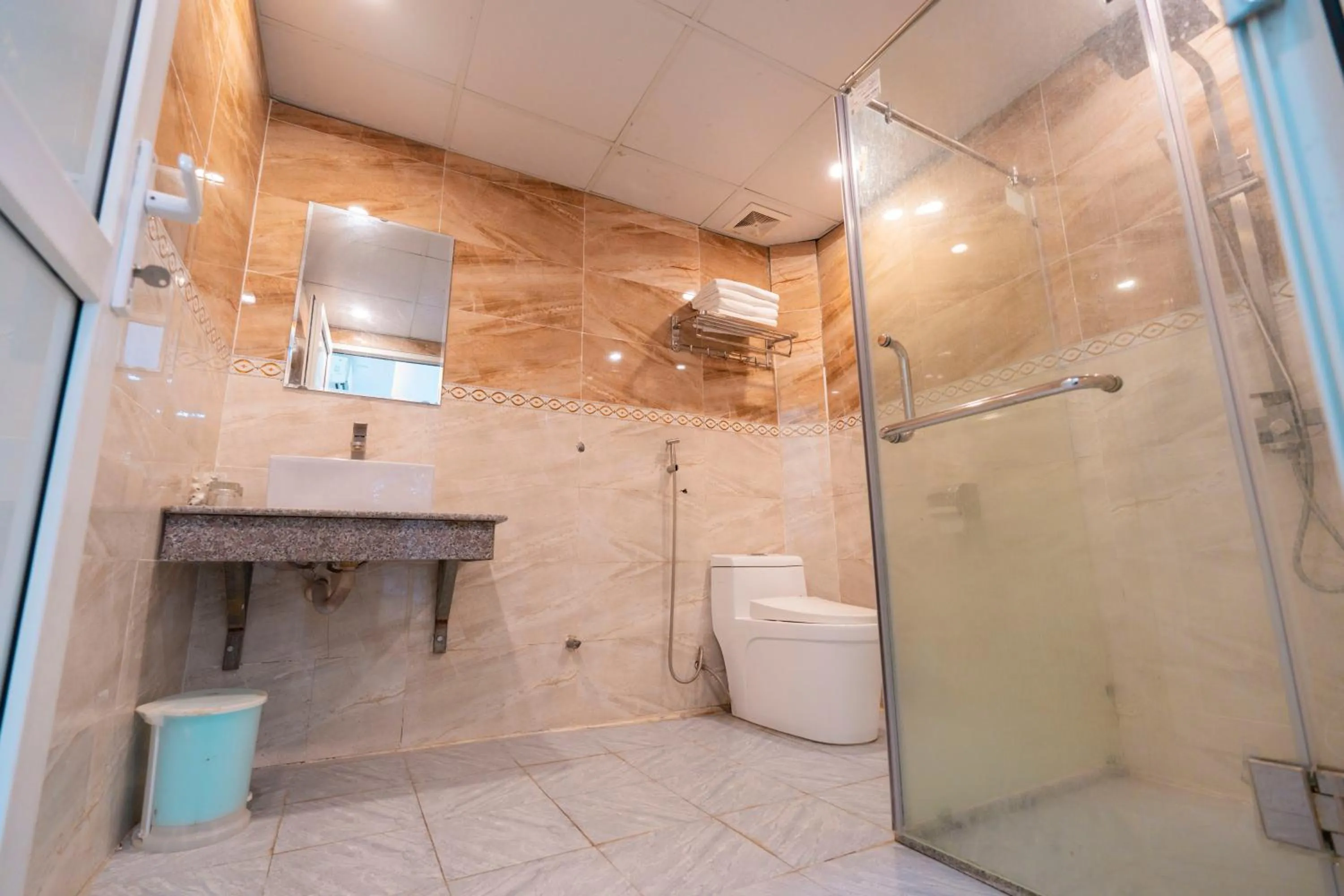 Toilet in Biển Đông COMPLEX