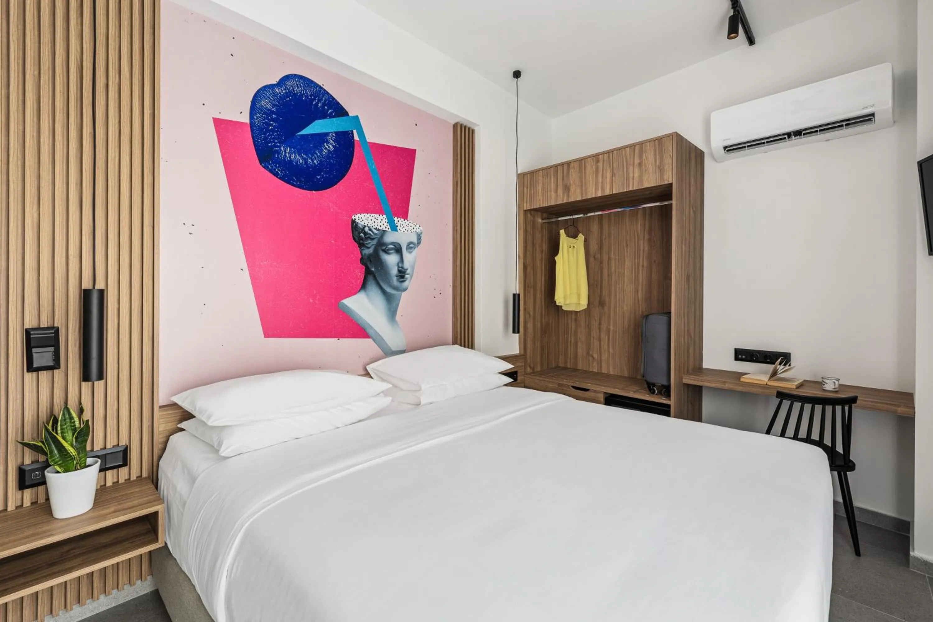 Bedroom, Bed in The Q Hotel