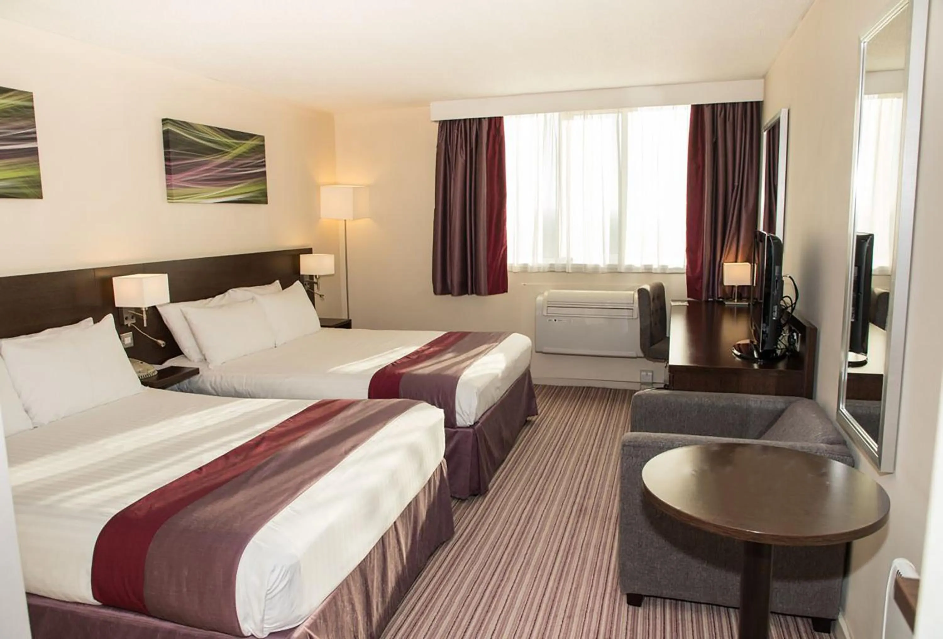 Photo of the whole room, Bed in Holiday Inn Slough Windsor by IHG