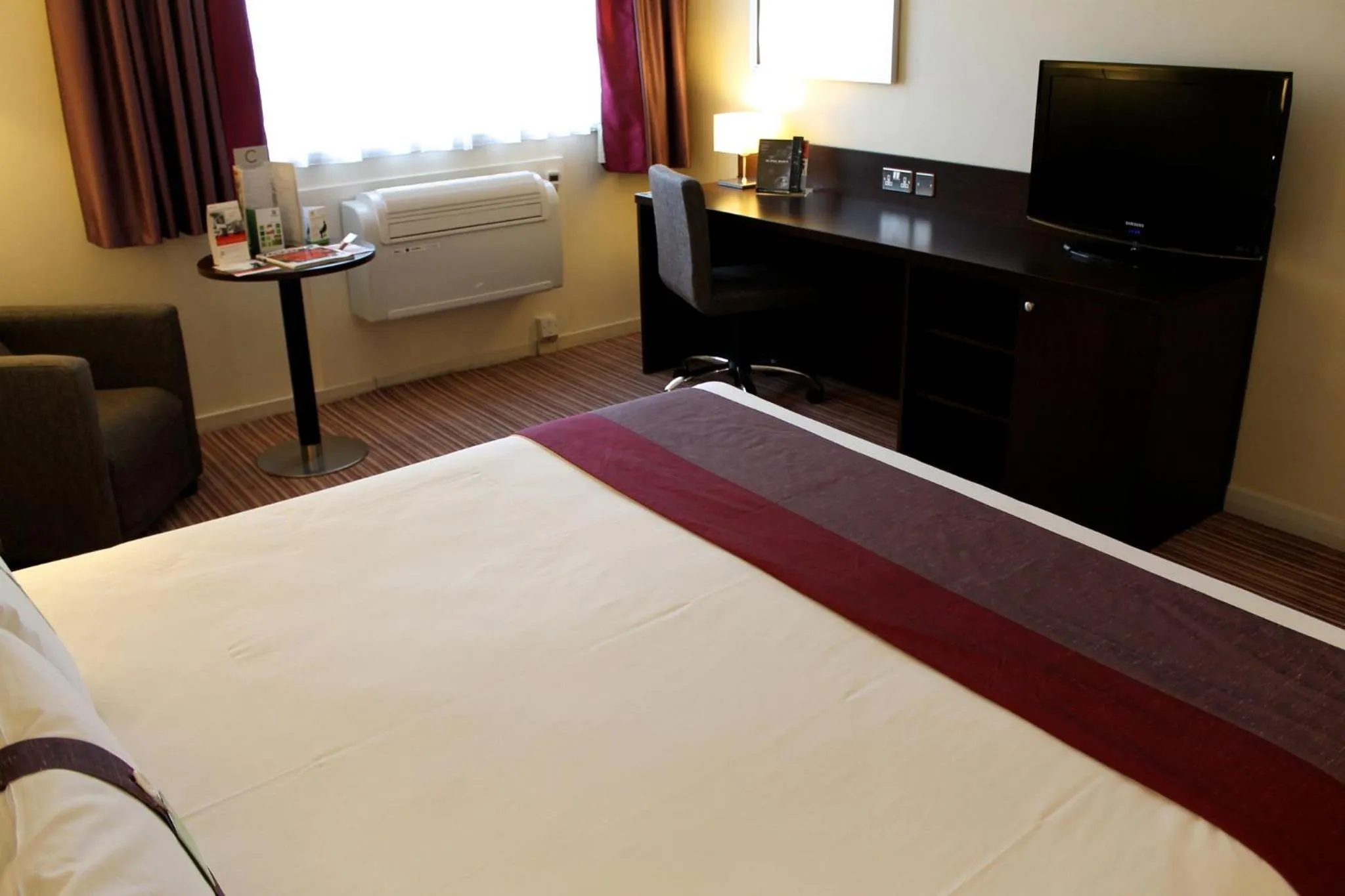 Photo of the whole room, Bed in Holiday Inn Slough Windsor by IHG