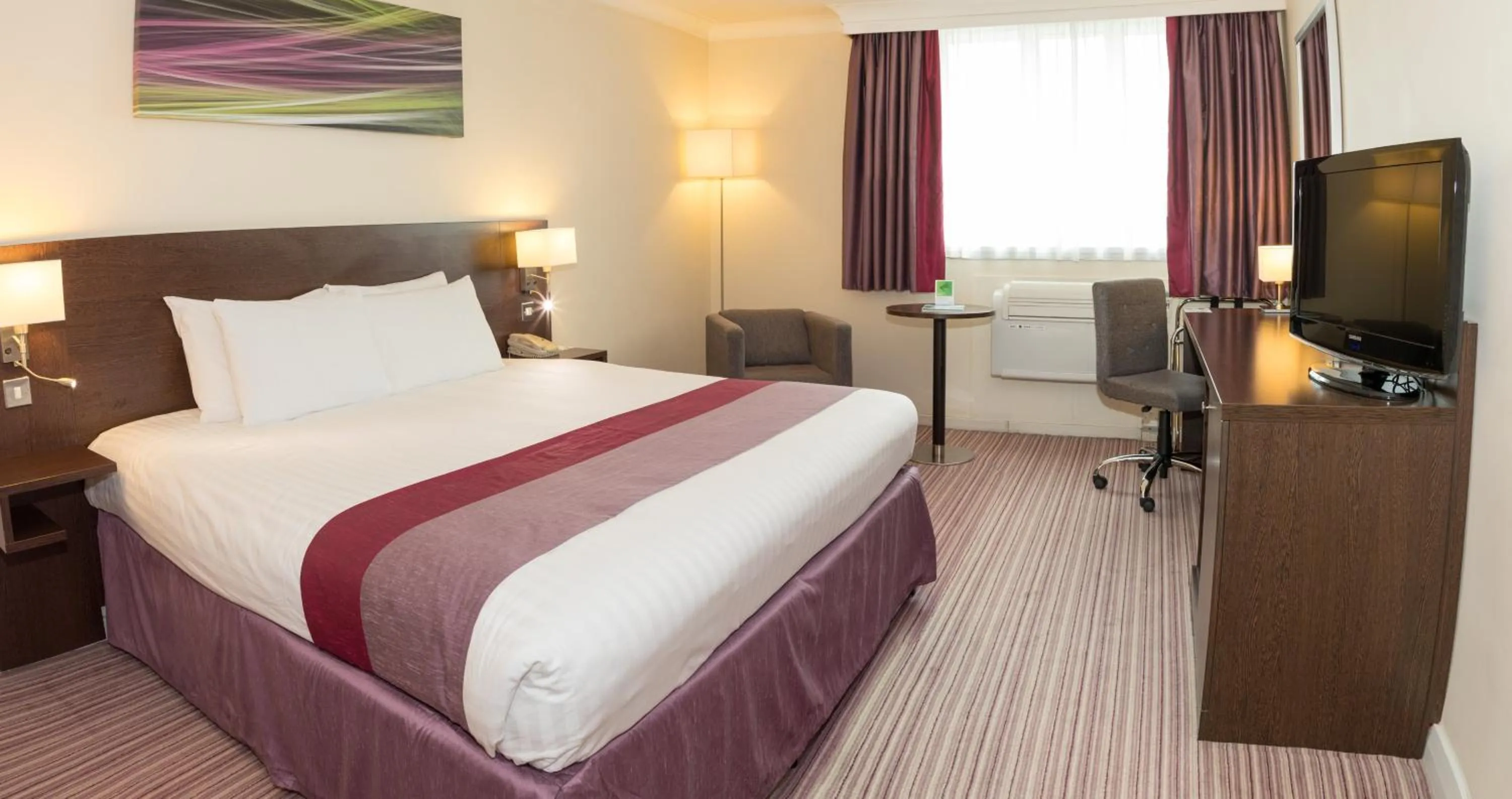 Photo of the whole room, Bed in Holiday Inn Slough Windsor by IHG