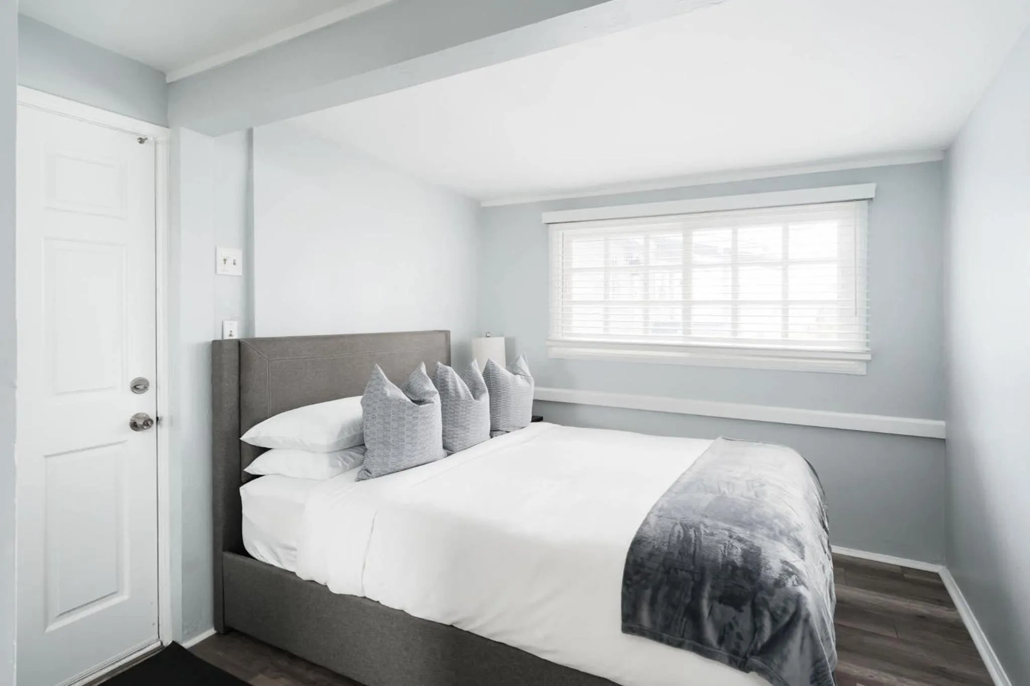 Bankers Hill Chic Roomy Home Near Airport