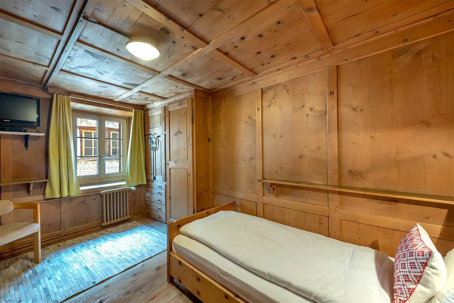 Single Room with Private Bathroom in Weisses Kreuz - Crusch Alva Single Room with Private Bathroom in Weisses Kreuz - Crusch Alva