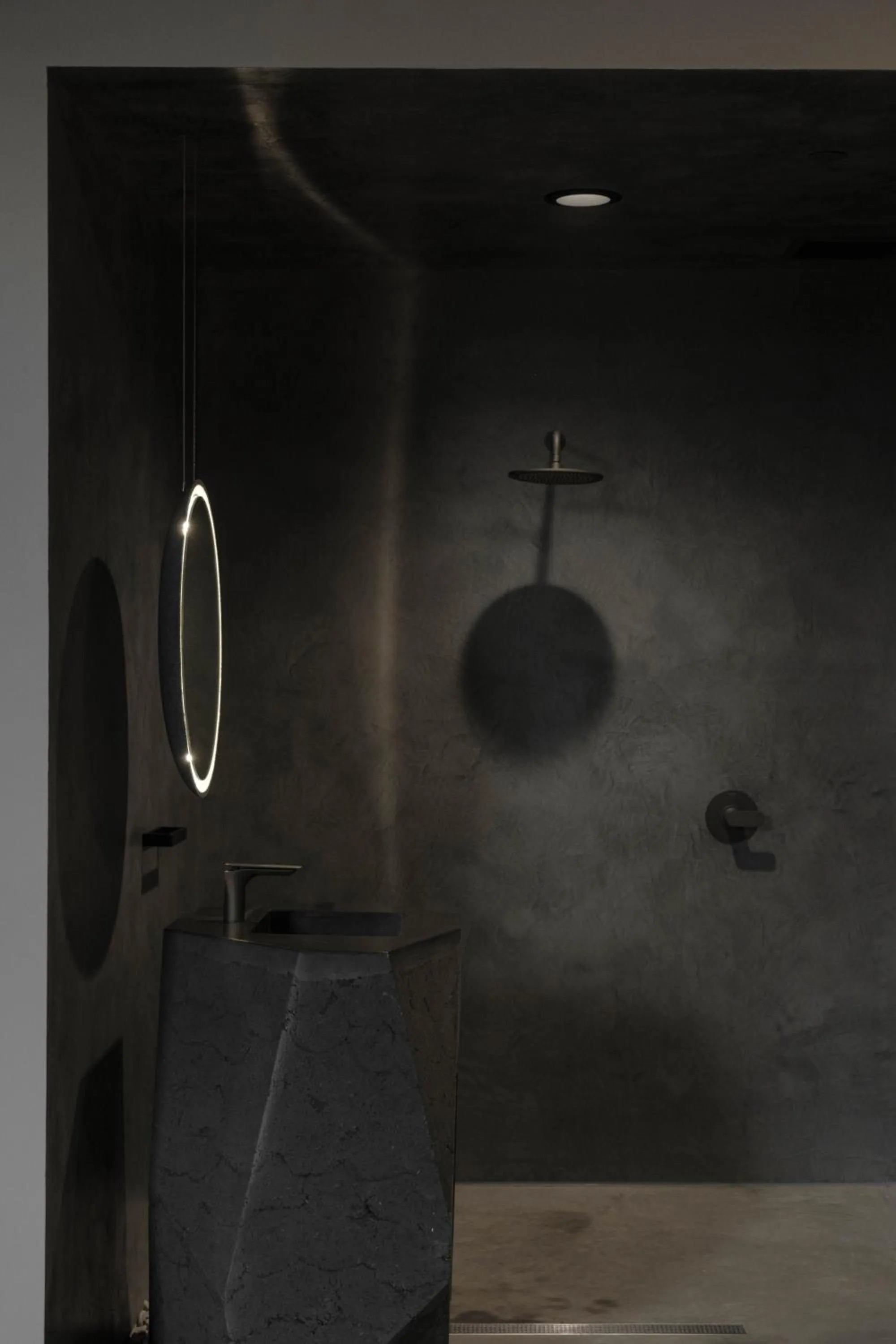 Shower in kodō hotel - Heart of LA Arts District