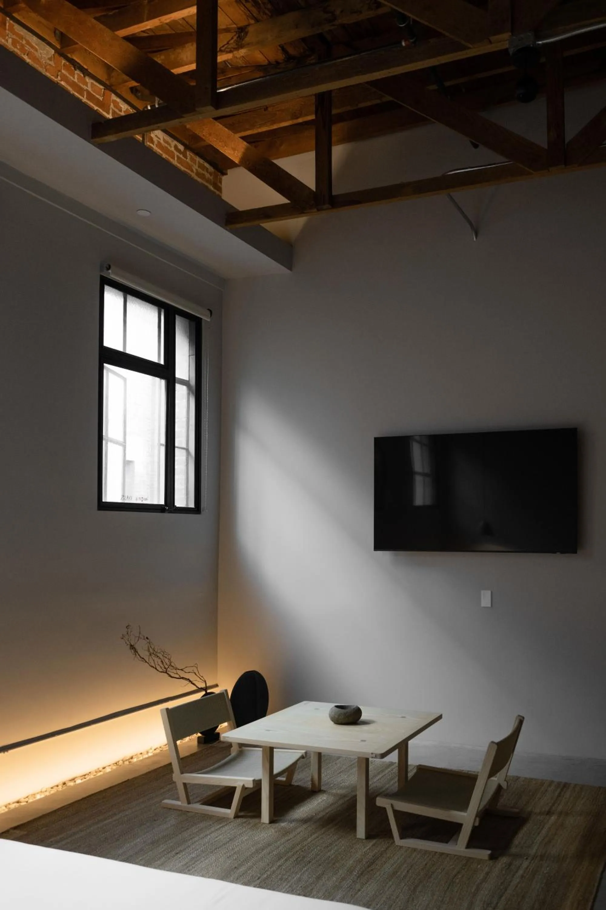 TV and multimedia in kodō hotel - Heart of LA Arts District