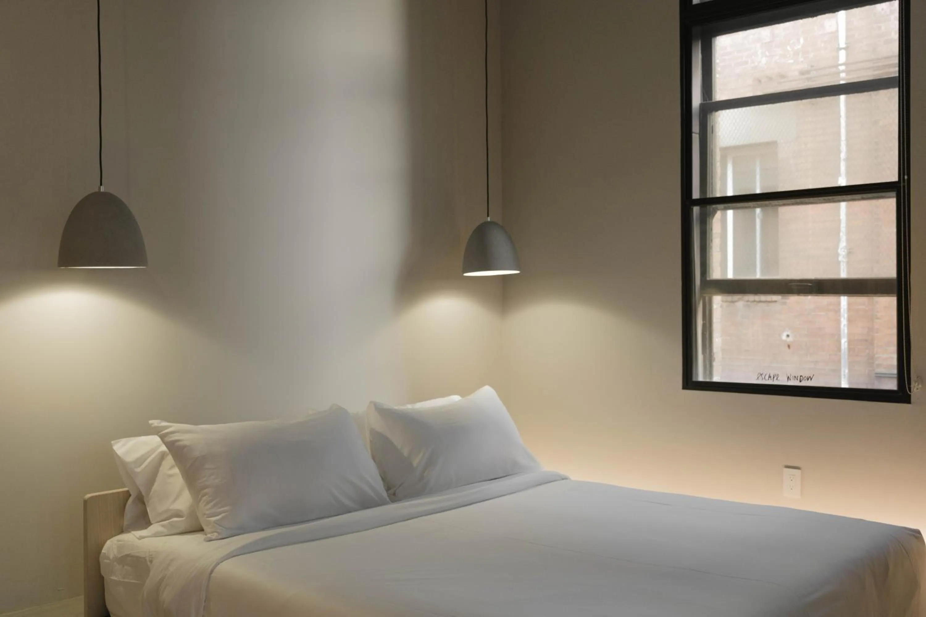 Bed in kodō hotel - Heart of LA Arts District