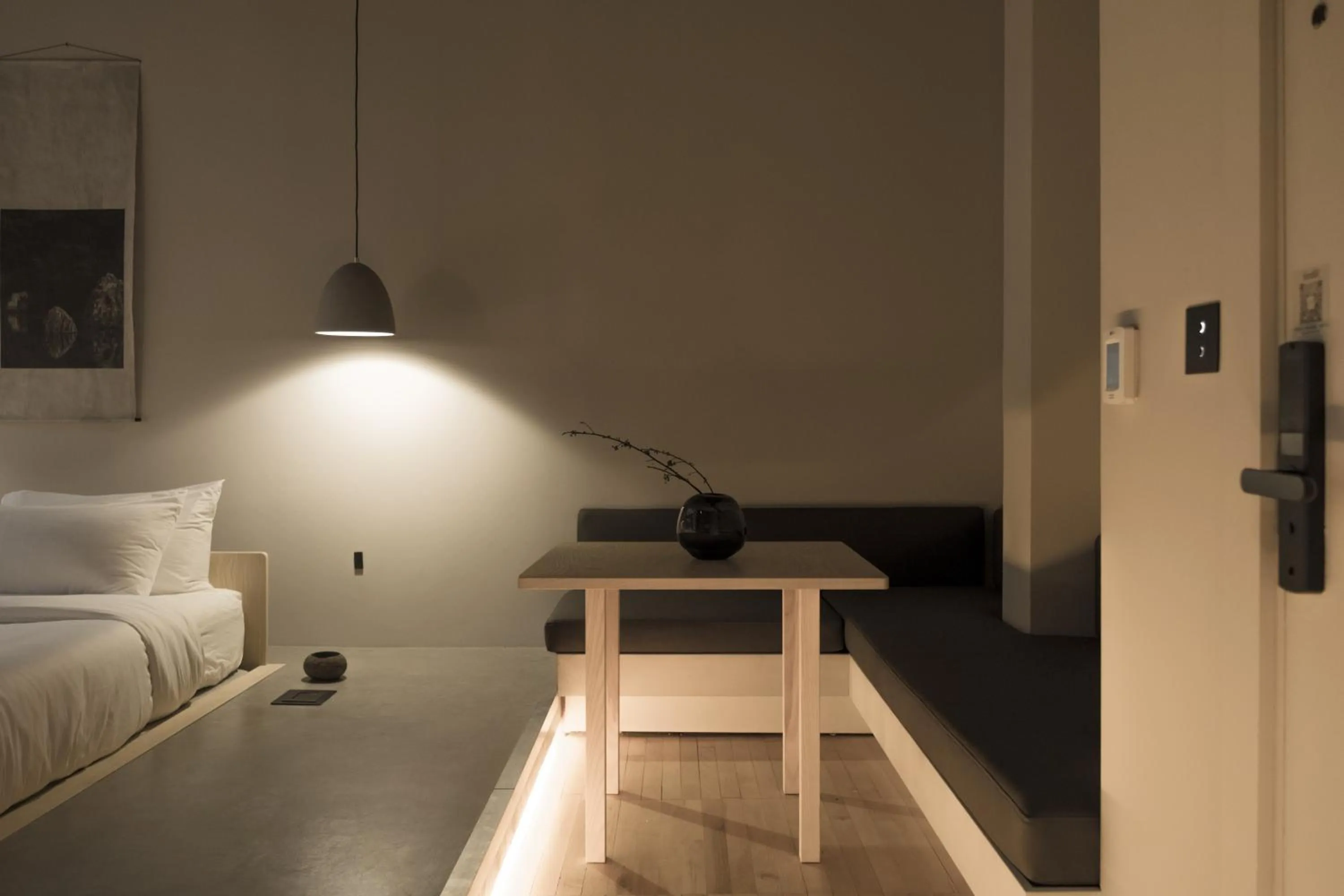 Seating area, Bed in kodō hotel - Heart of LA Arts District