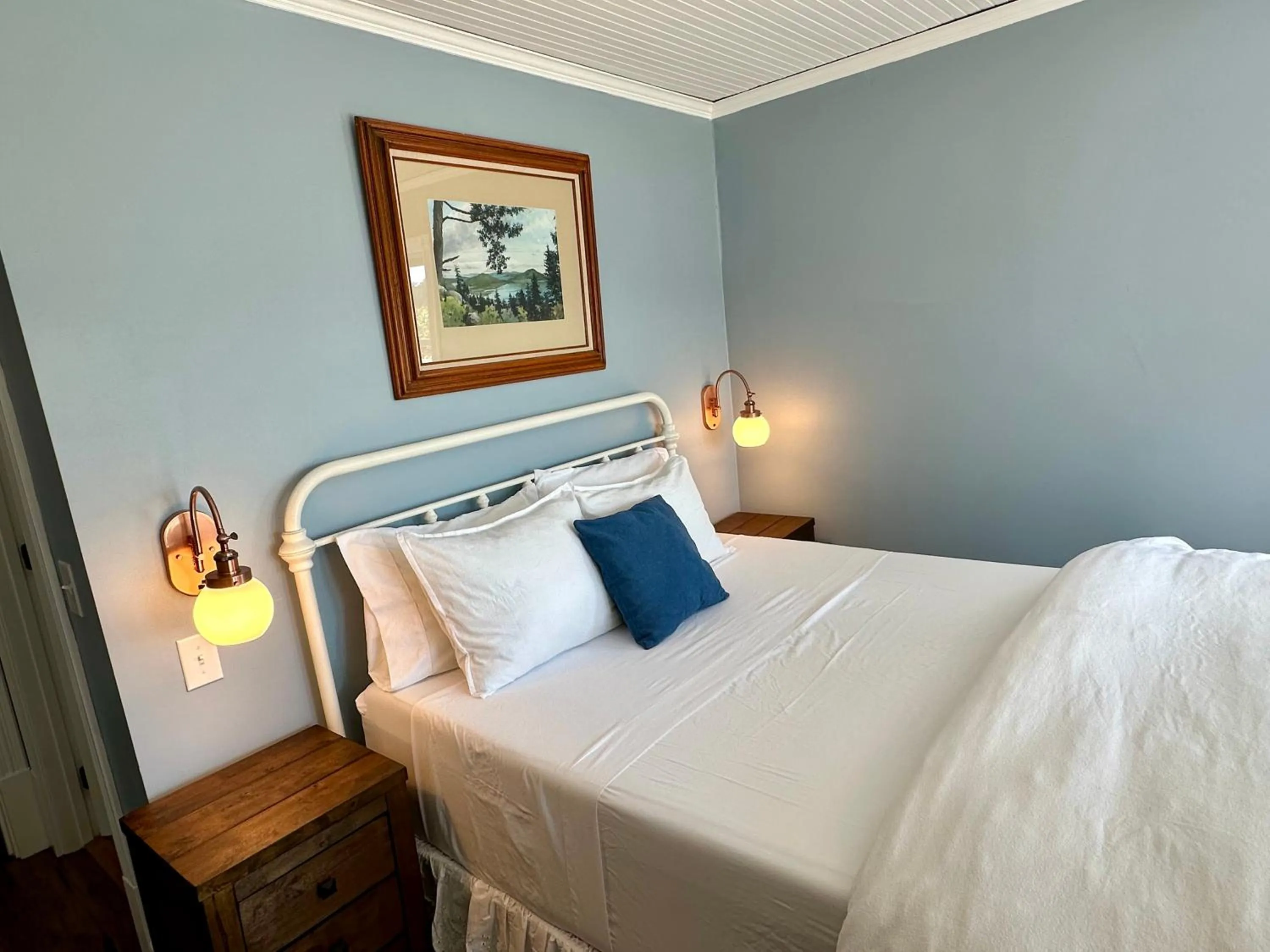 Bedroom, Bed in Orcas Hotel