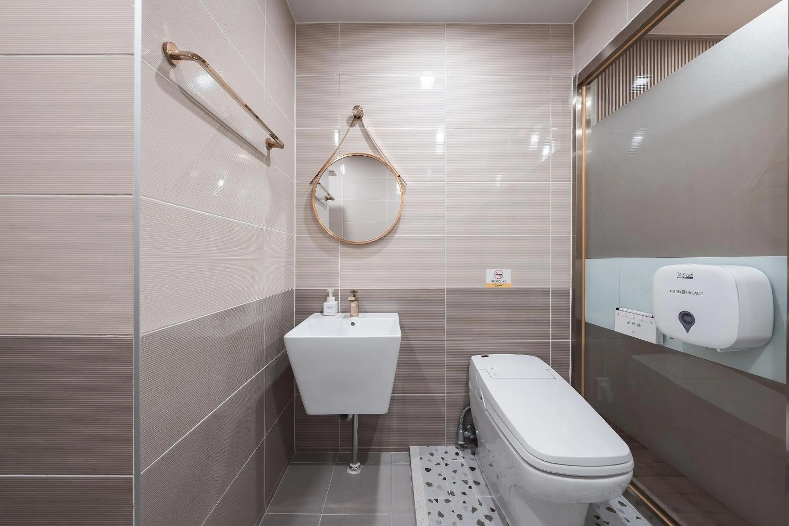 Shower in Hotel Palace Gyeongju