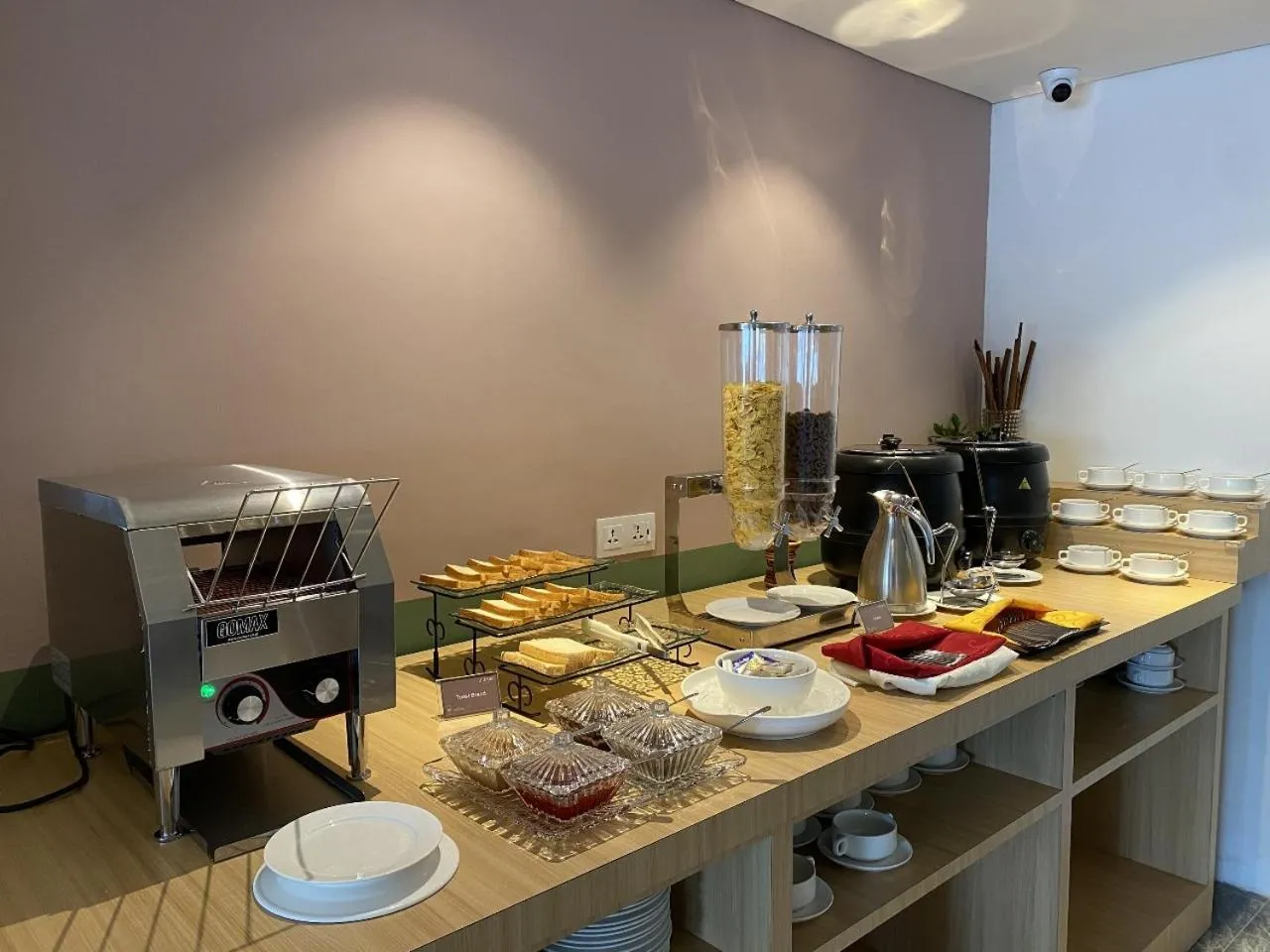 Buffet breakfast in Alltrue Hotel Tanjungpinang Bintan