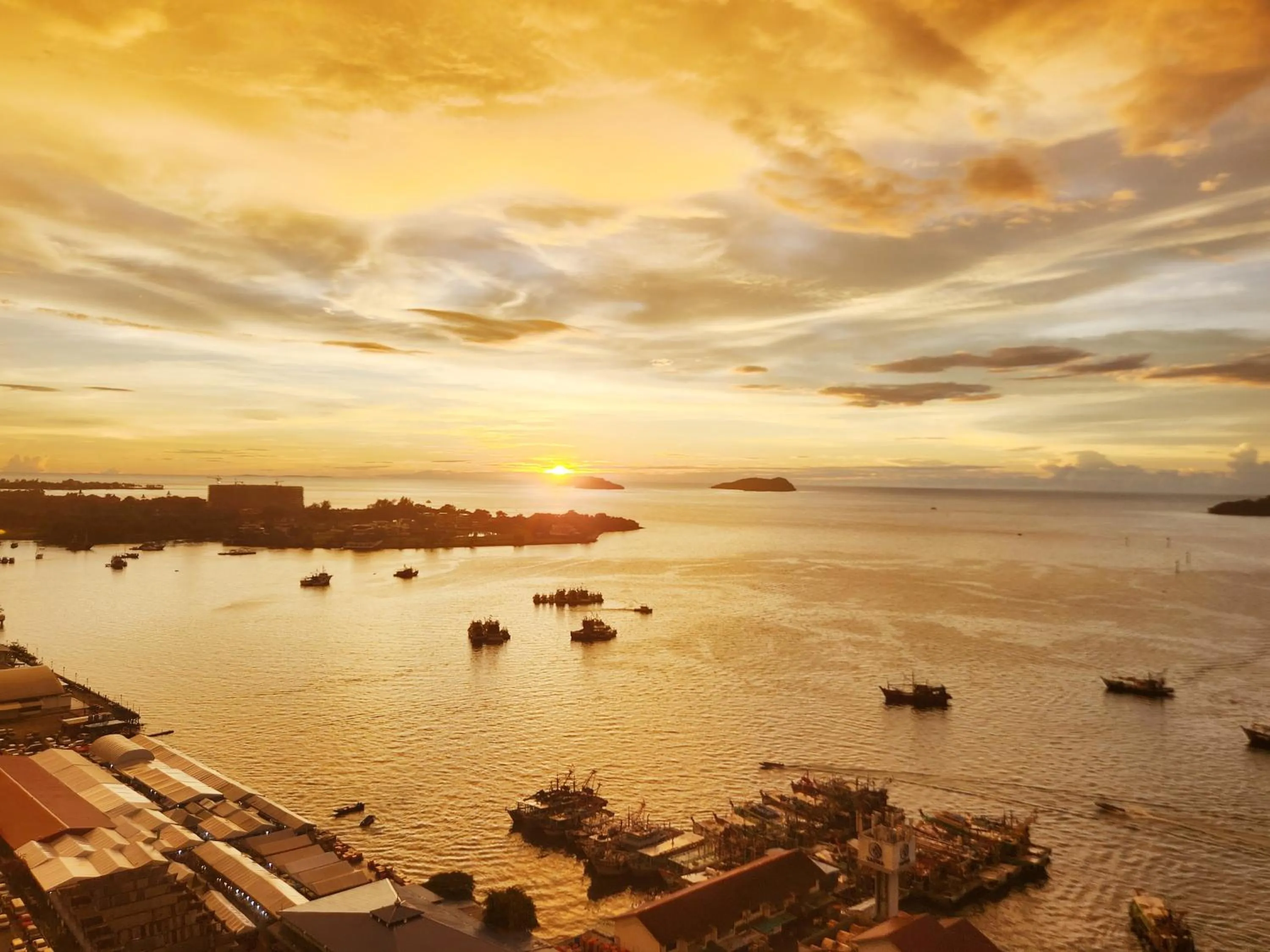 Junior Suite with Sea View in The Shore Kota Kinabalu City Centre by LW Suites