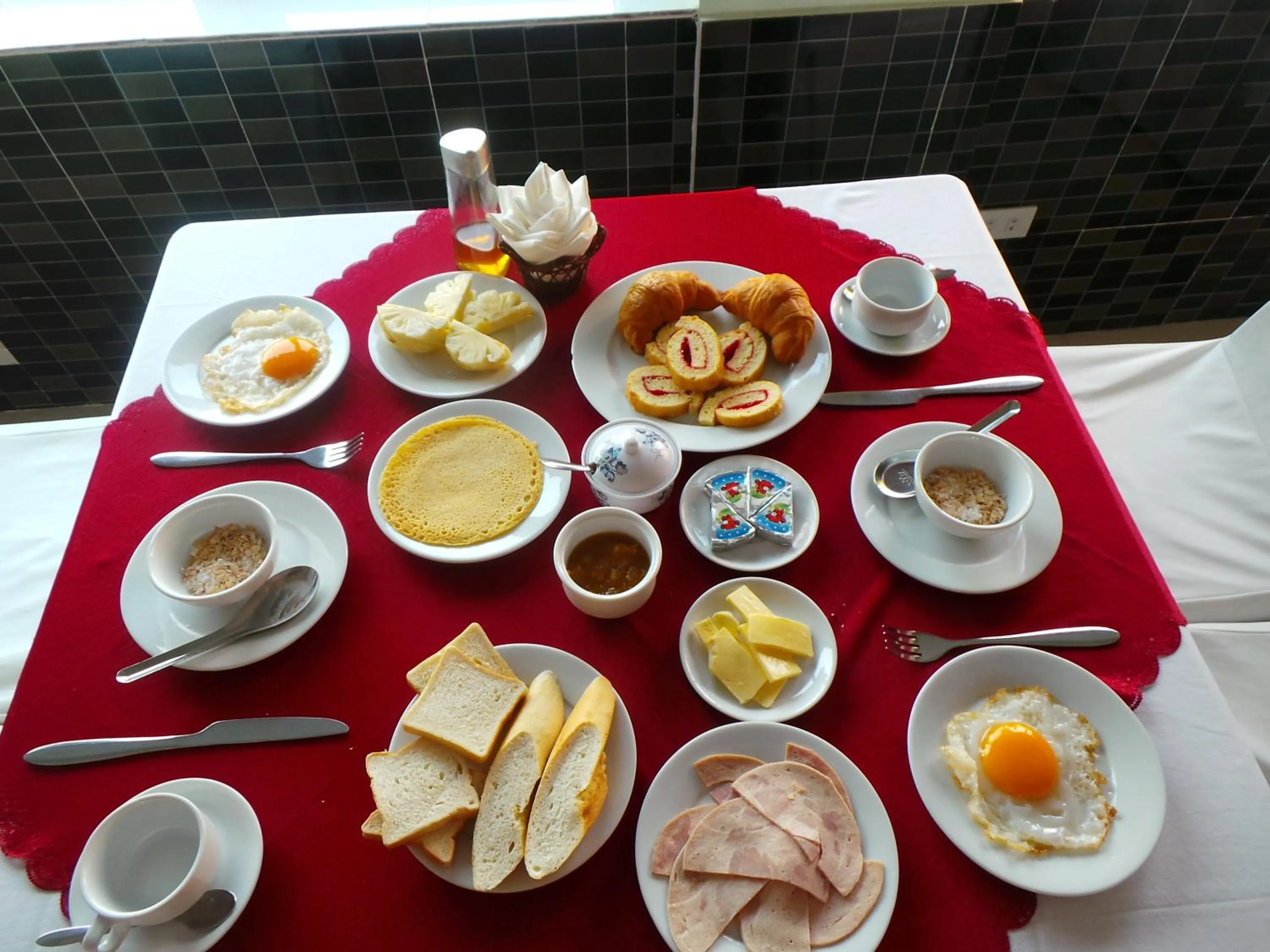 Buffet breakfast in Yen Nhi Hotel Ninh Binh