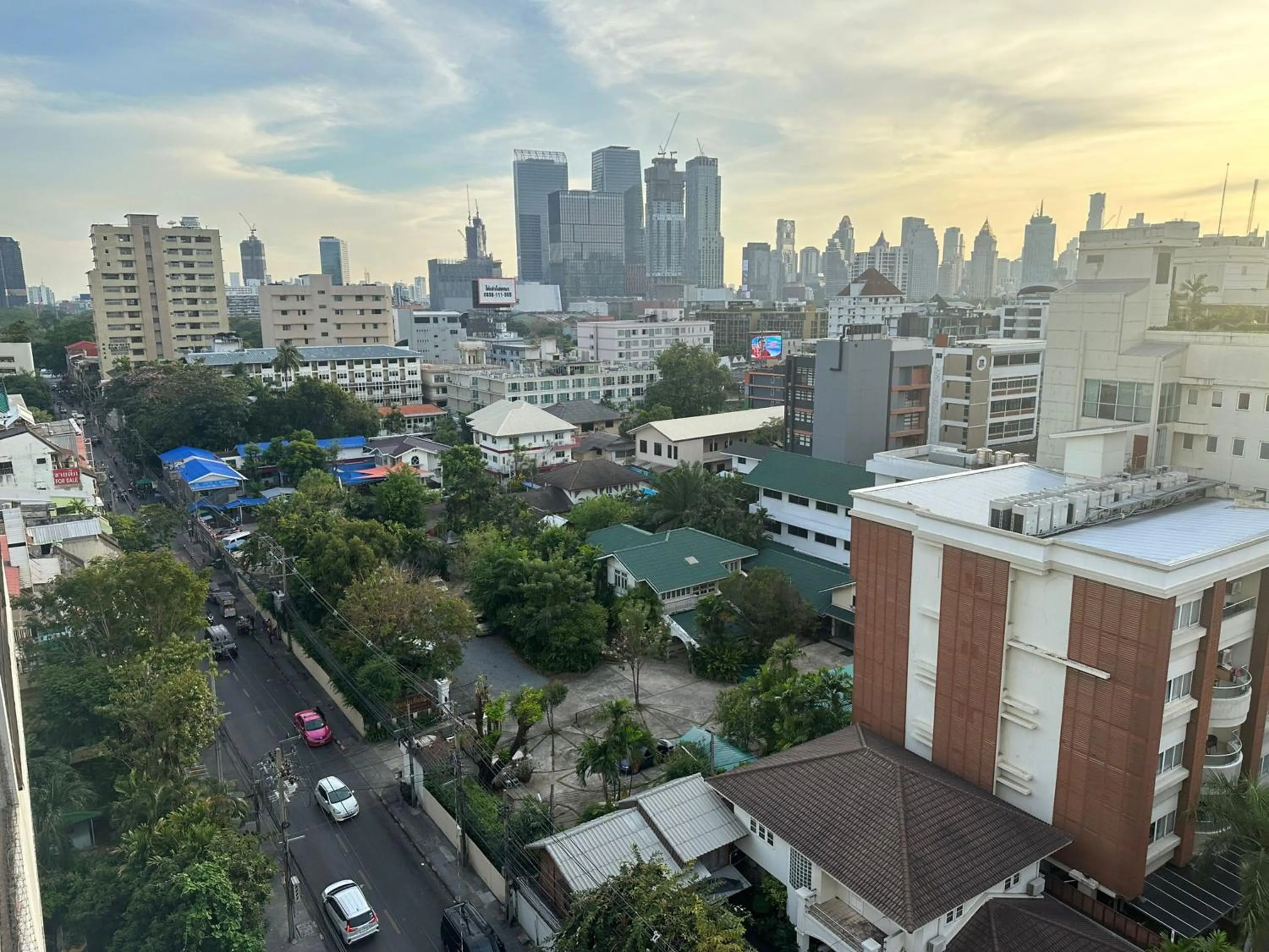 City view in Omni Tower Cozy Apartments by Direct Rooms