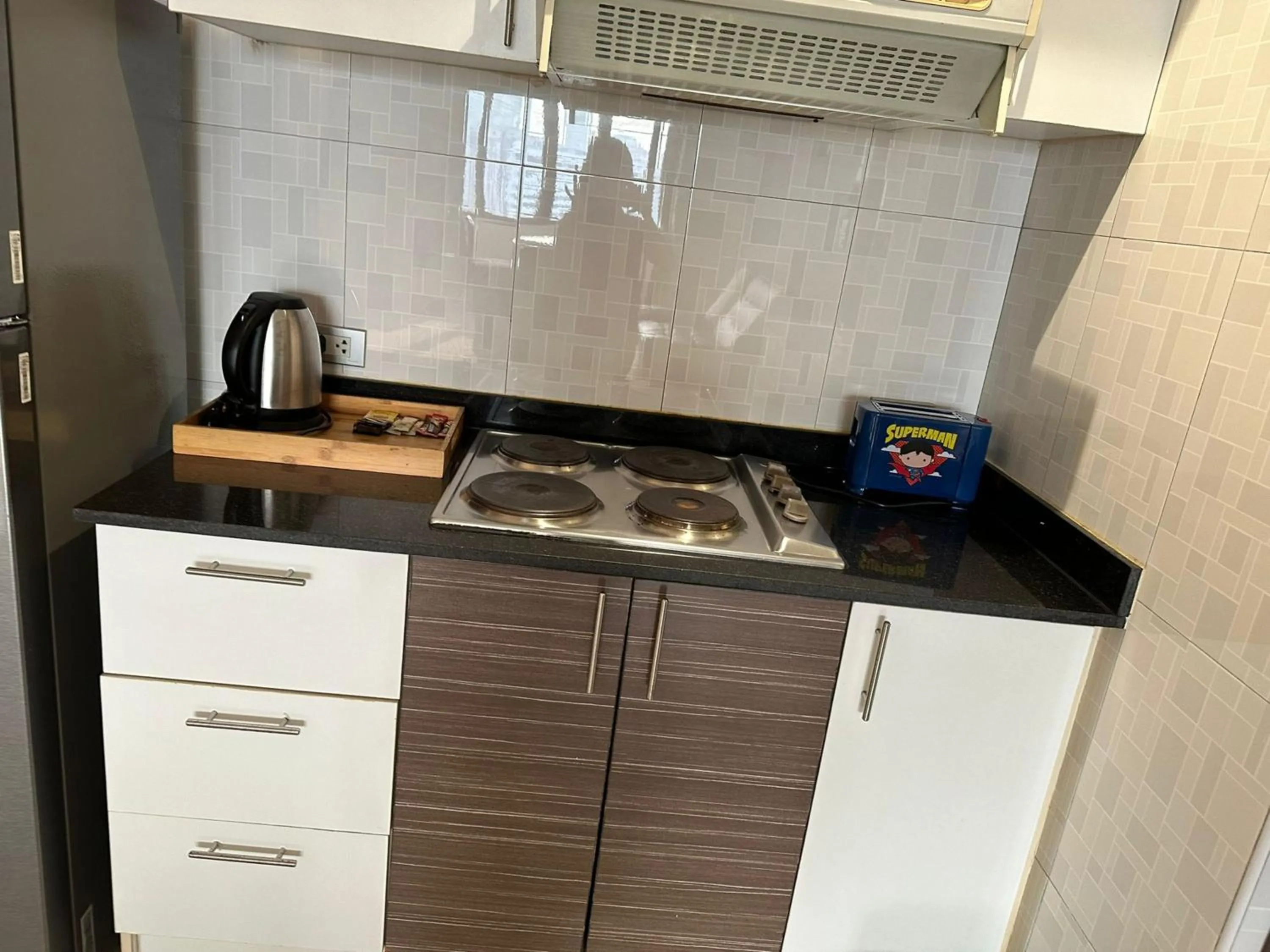 Coffee/tea facilities in Omni Tower Cozy Apartments by Direct Rooms