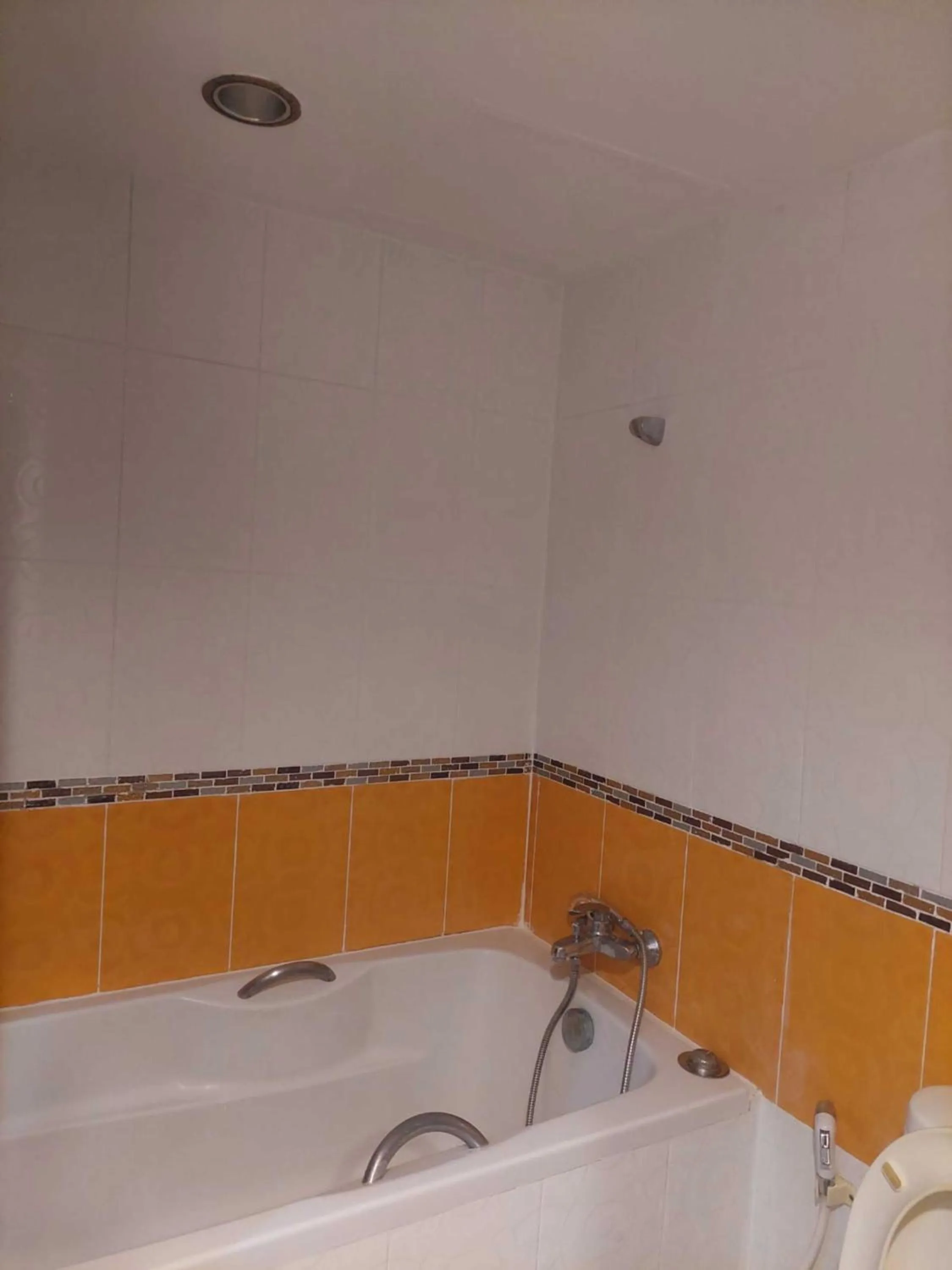 Bath in Omni Tower Cozy Apartments by Direct Rooms