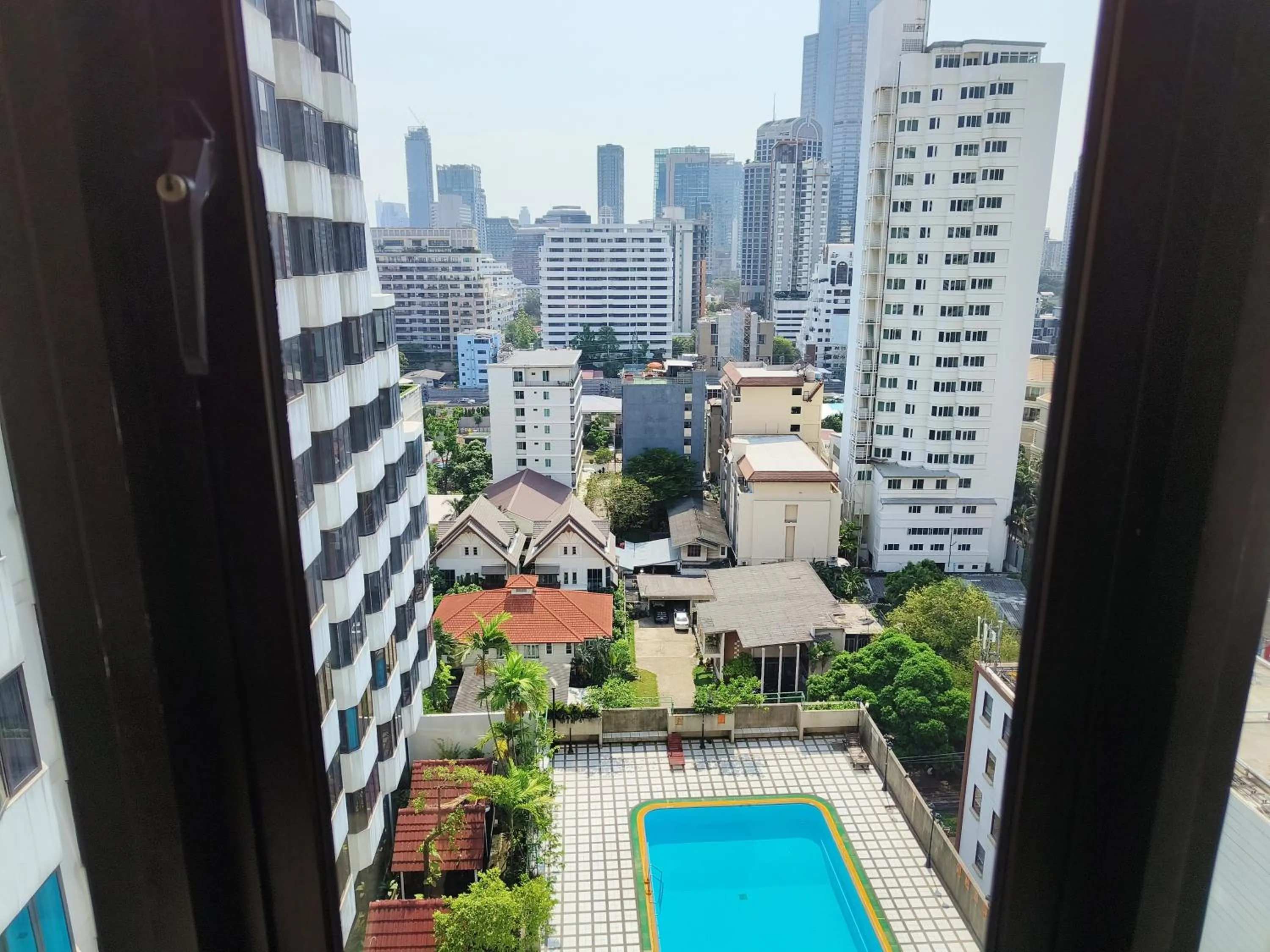 Pool view in Omni Tower Cozy Apartments by Direct Rooms