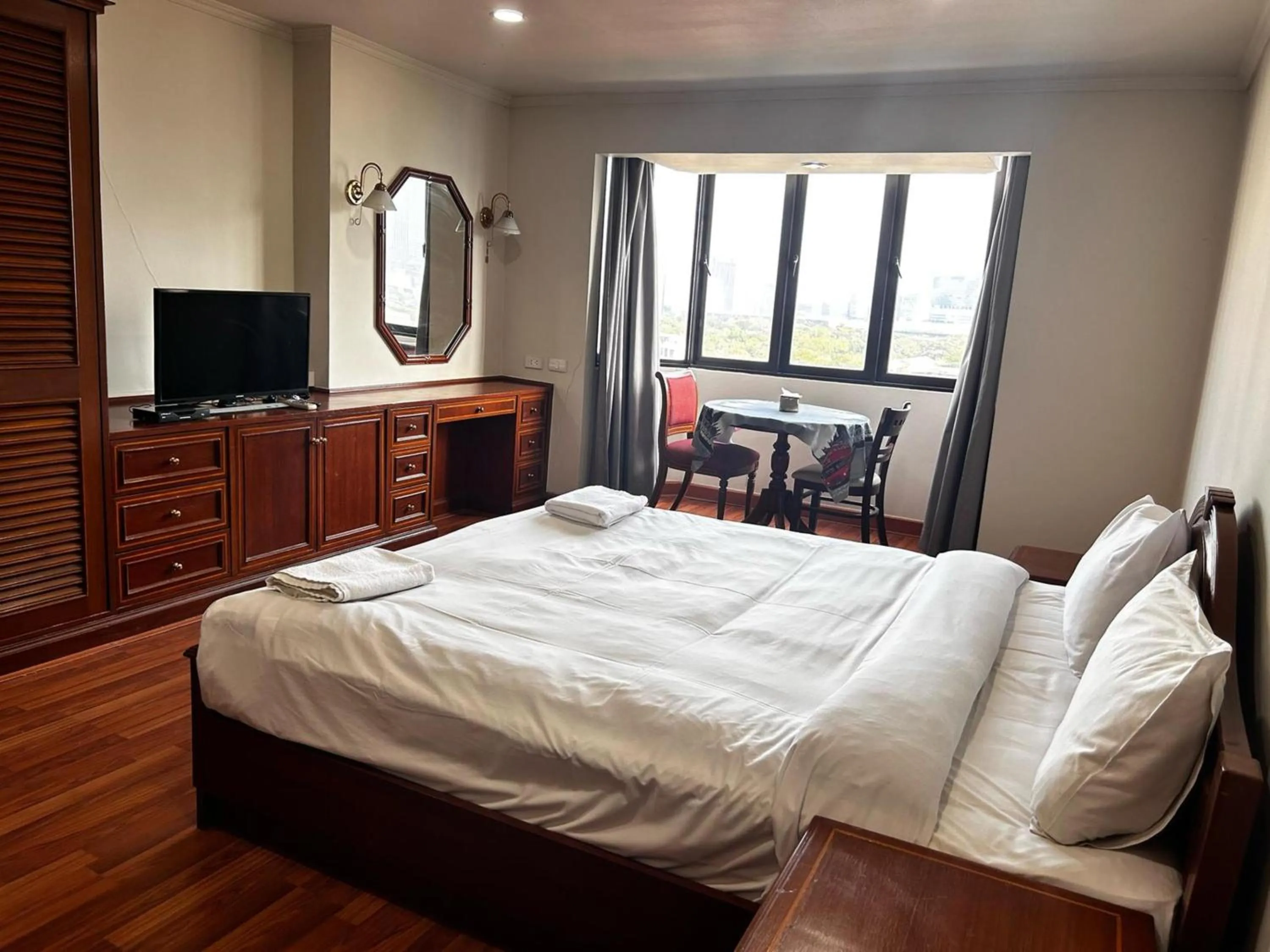 Bed in Omni Tower Cozy Apartments by Direct Rooms