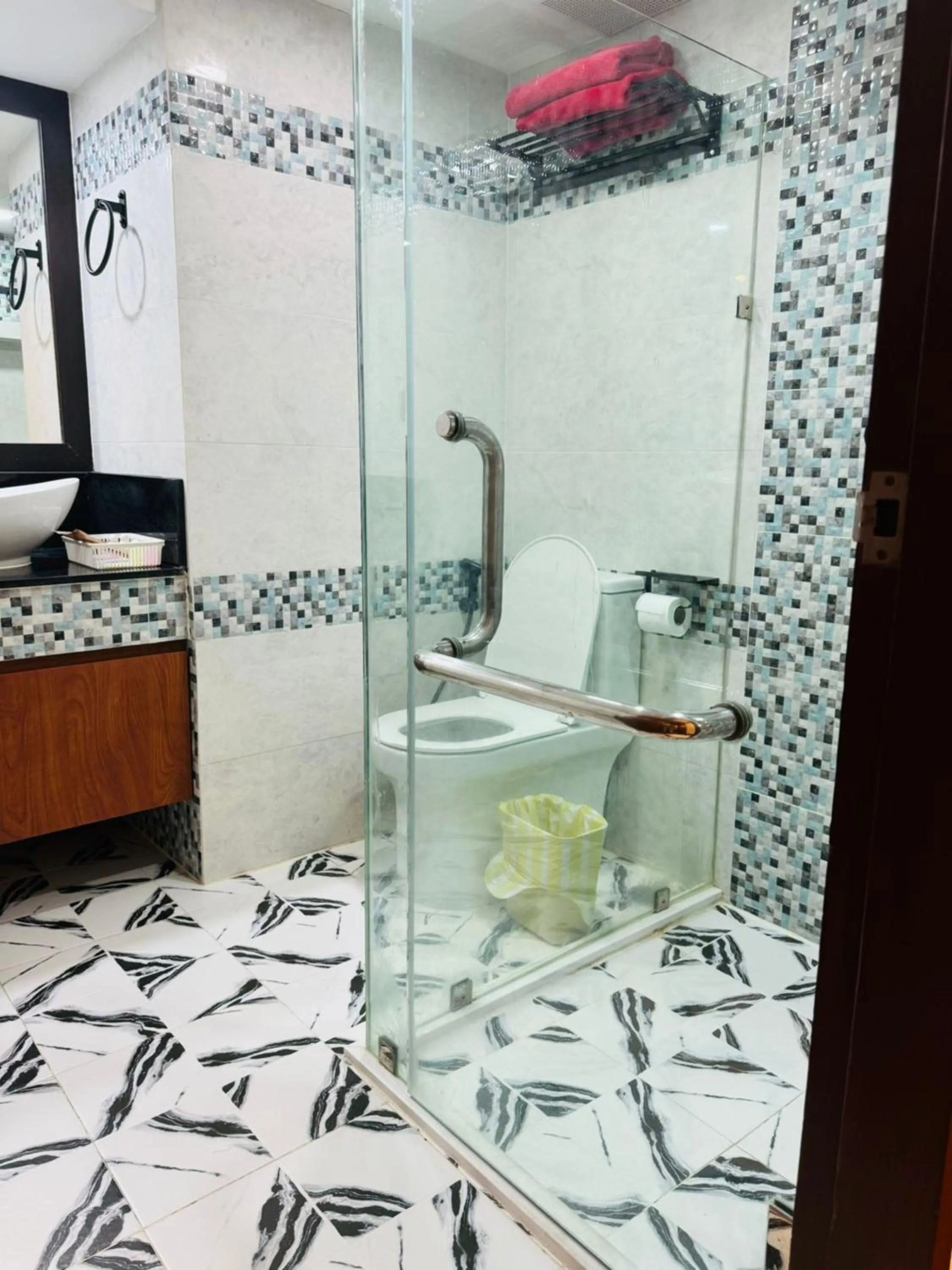 Toilet in Omni Tower Cozy Apartments by Direct Rooms