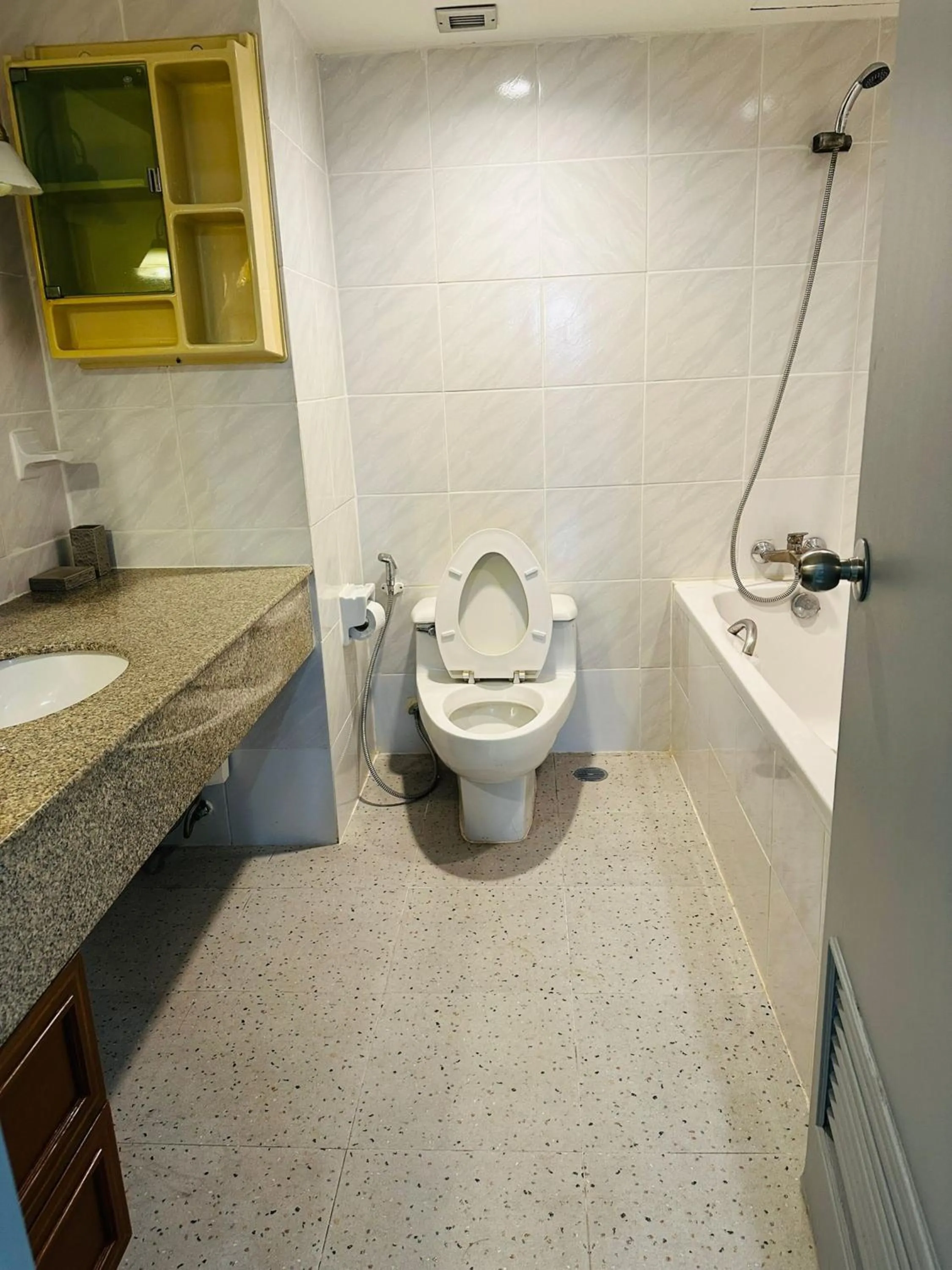 Bathroom in Omni Tower Cozy Apartments by Direct Rooms