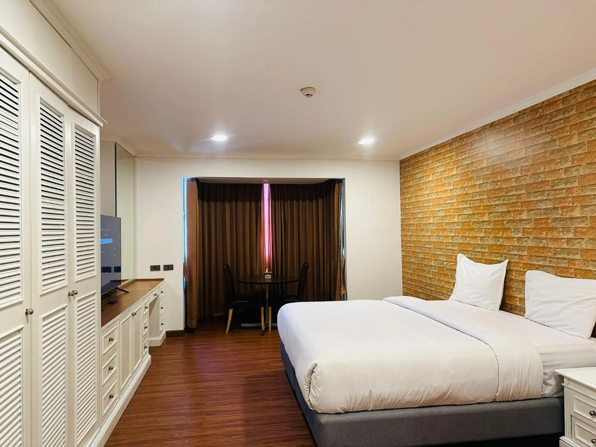 Bedroom, Bed in Omni Tower Cozy Apartments by Direct Rooms