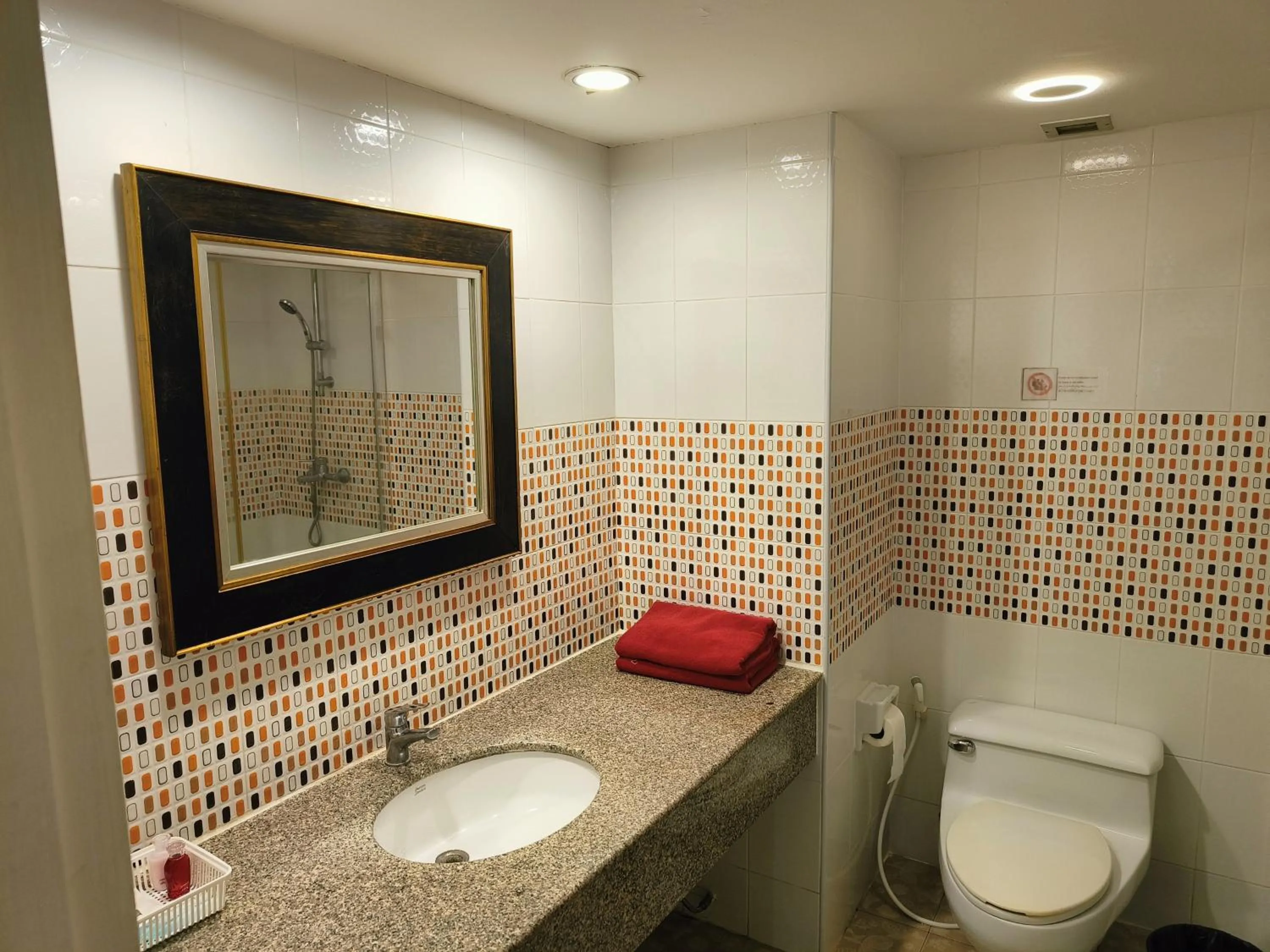 Toilet in Omni Tower Cozy Apartments by Direct Rooms