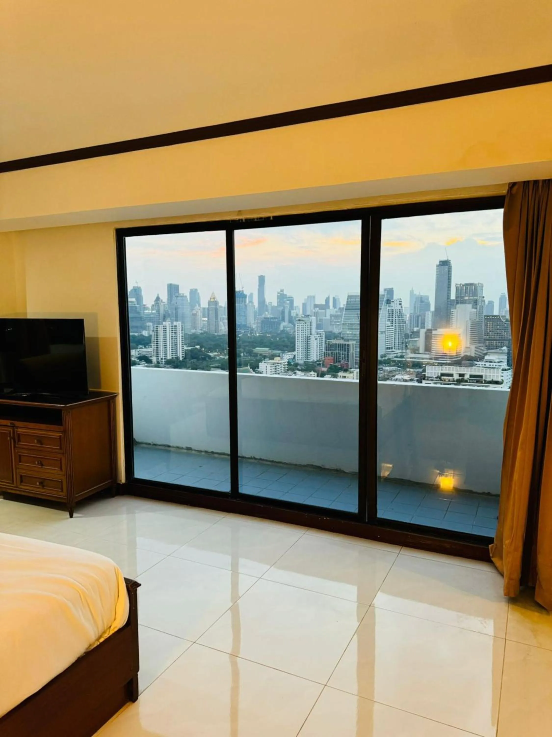 Bed in Omni Tower Cozy Apartments by Direct Rooms