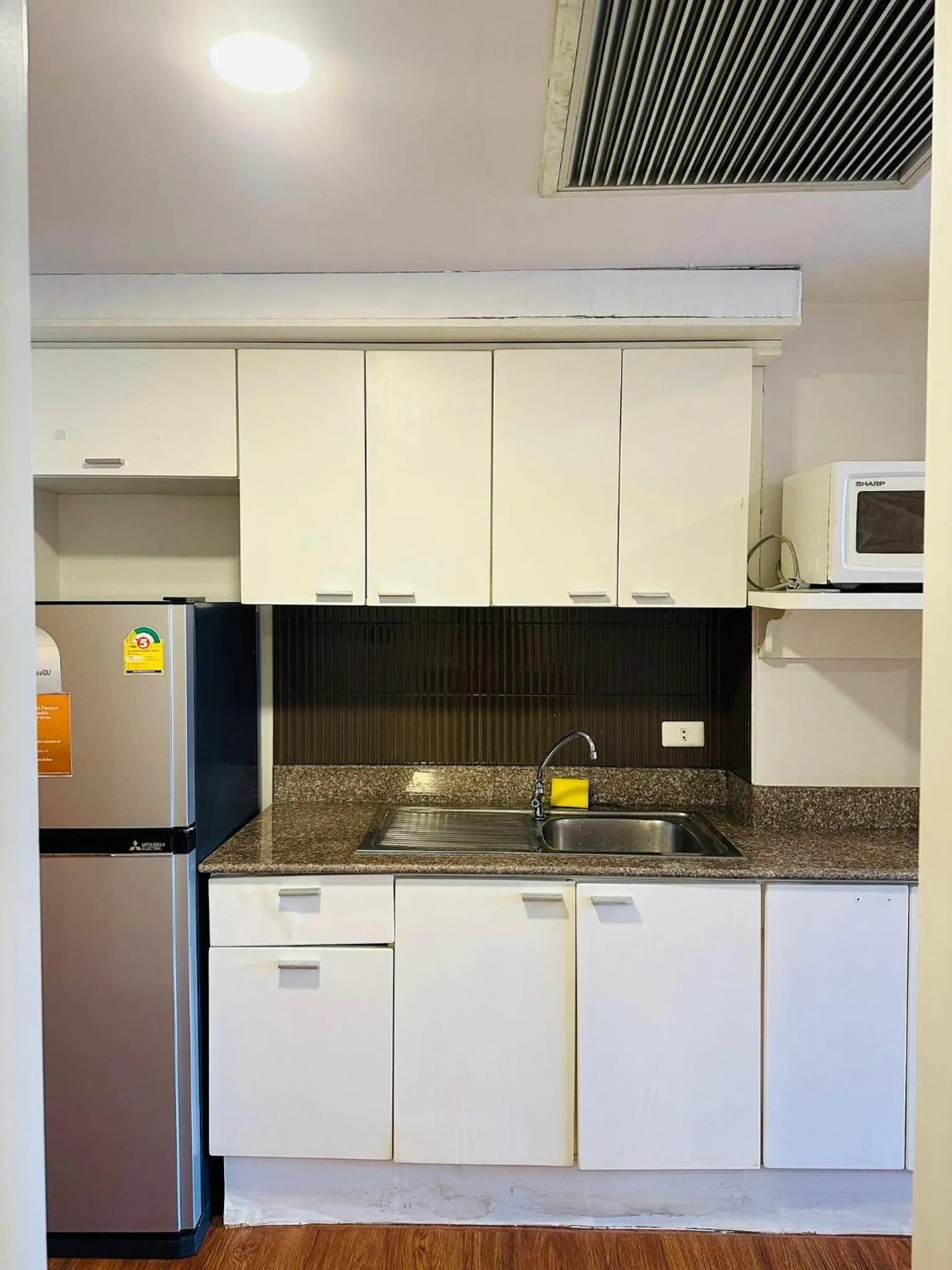 microwave in Omni Tower Cozy Apartments by Direct Rooms