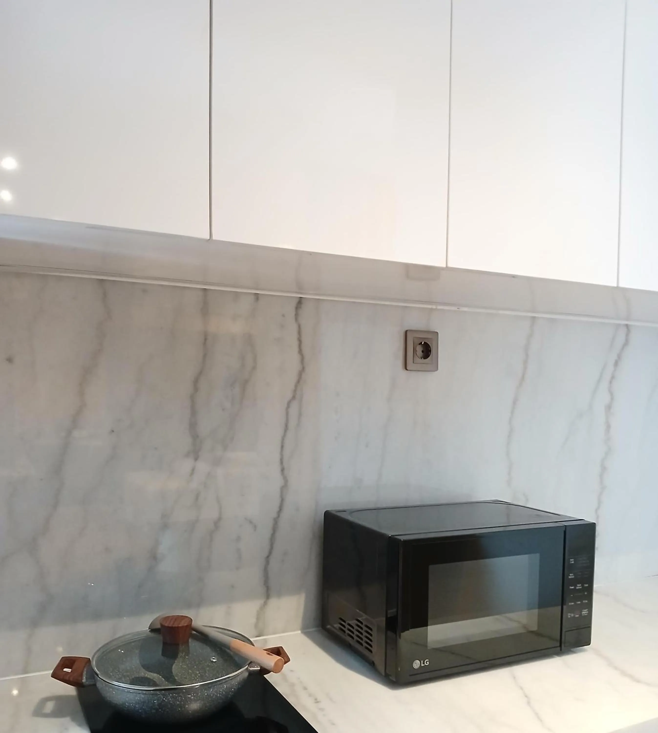 microwave in Kinaralana Hotel Yogyakarta