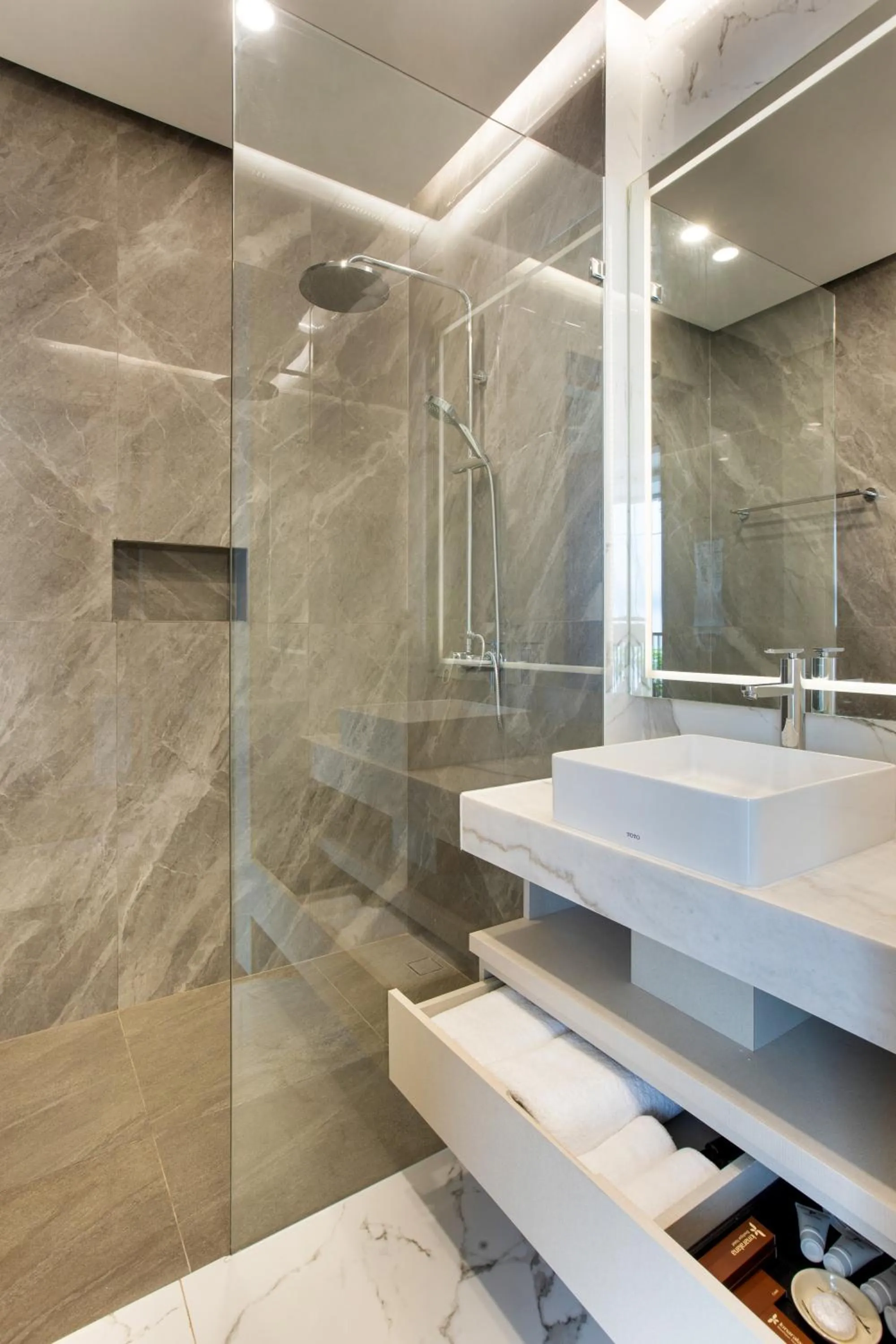 Bathroom in Kinaralana Hotel Yogyakarta