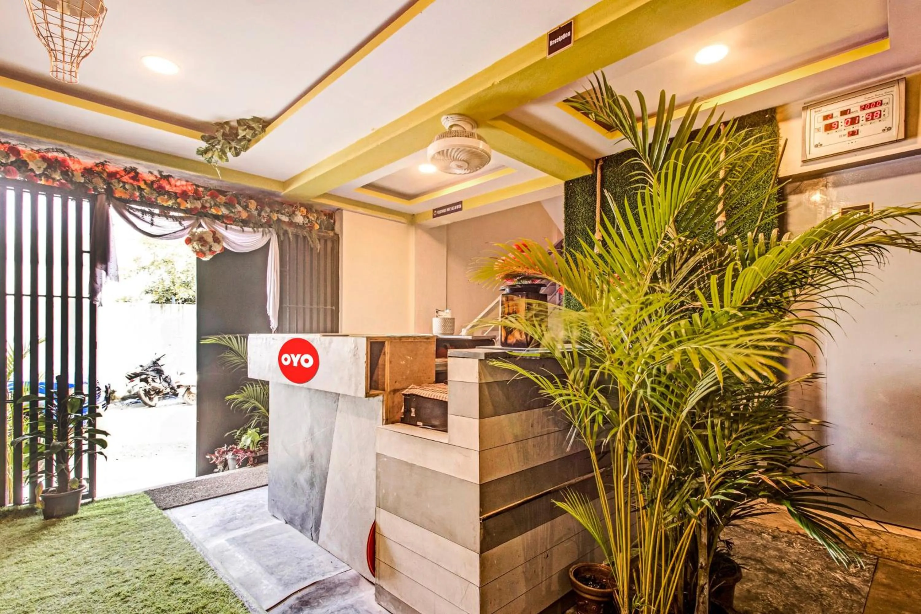 Lobby or reception in Hotel O PALMS INN ROOMS