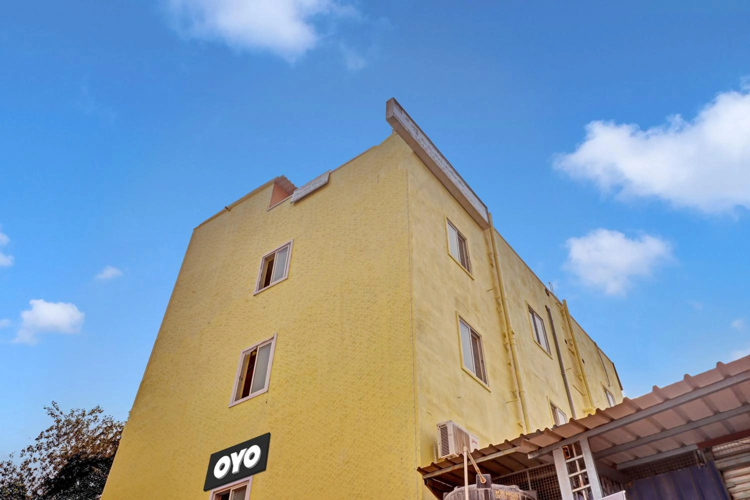 Facade/entrance in Hotel O PALMS INN ROOMS