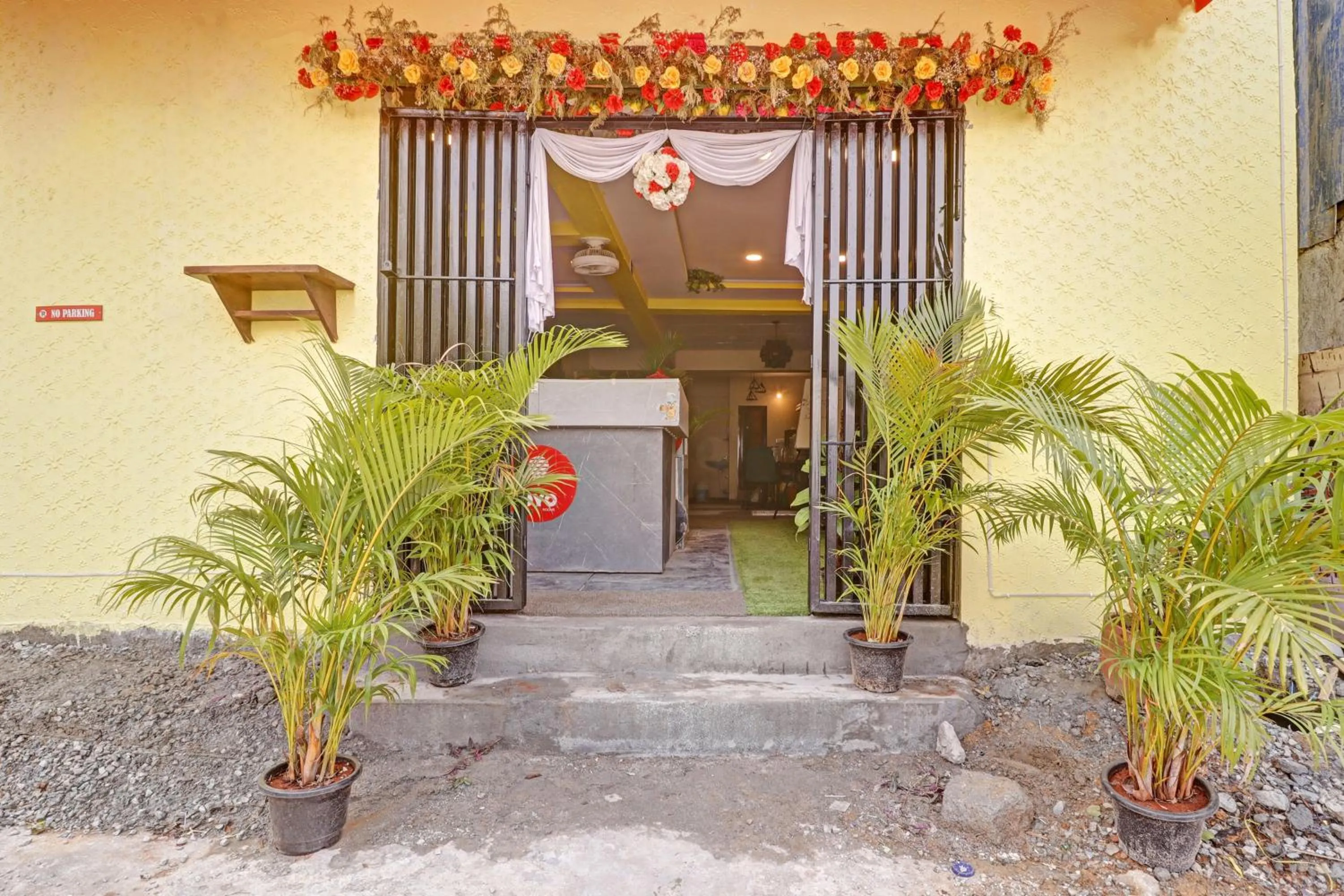 Facade/entrance in Hotel O PALMS INN ROOMS