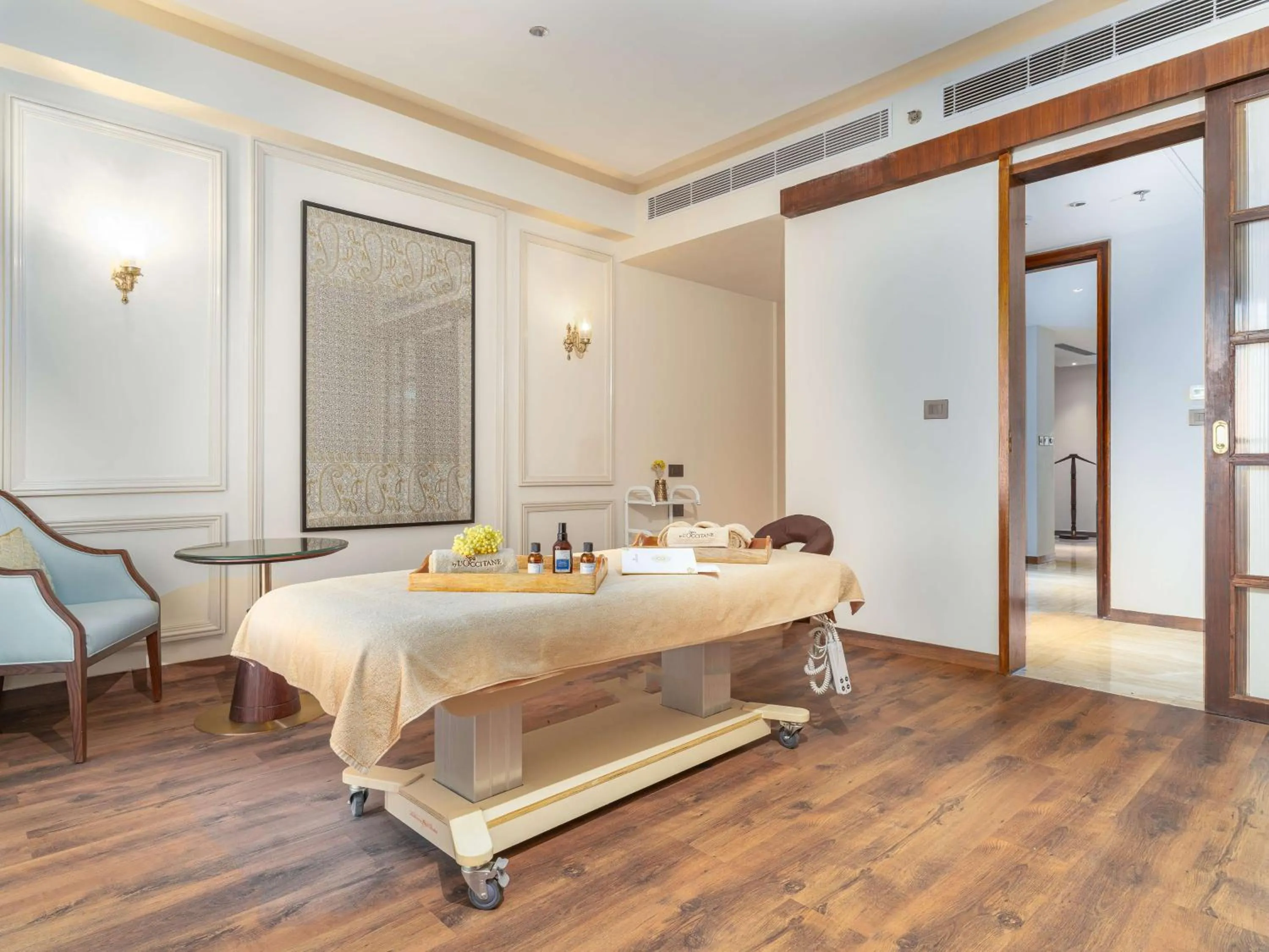 Other, Bed in Radisson Collection Hotel & Spa, Riverfront Srinagar