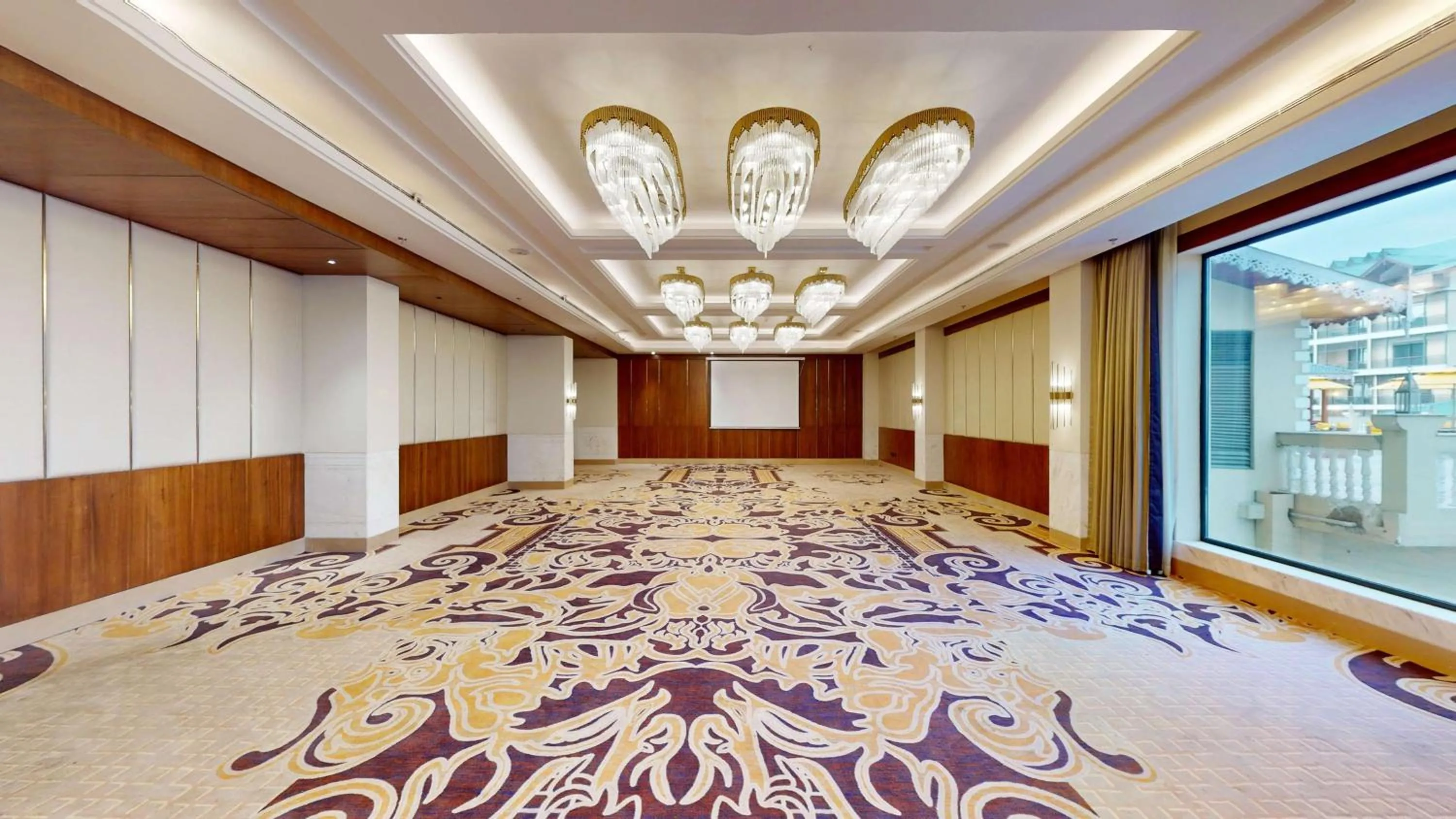 Meeting/conference room, Bed in Radisson Collection Hotel & Spa, Riverfront Srinagar
